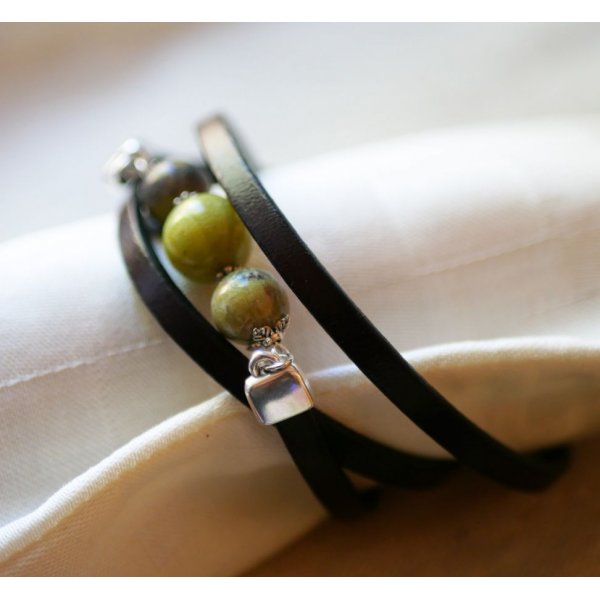 Leder en parels armband Olivine drievoudige draai om te personaliseren 