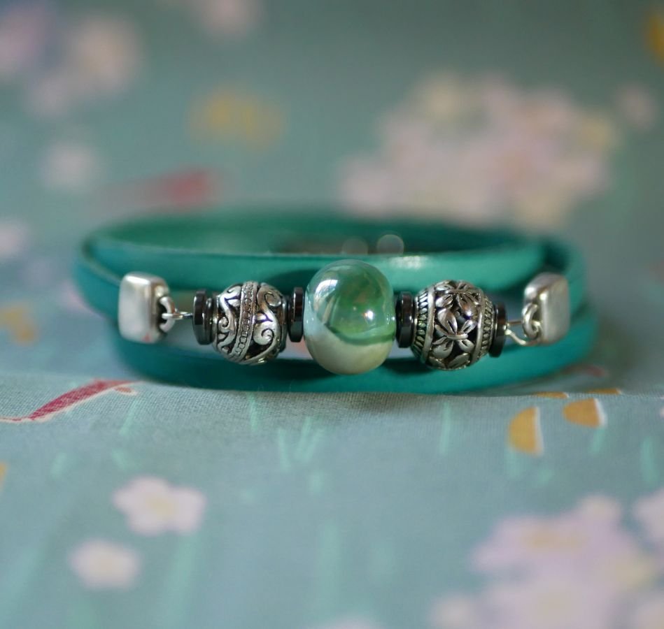 Lederen armband met parels voor vrouwen, turkoois groen, te personaliseren 