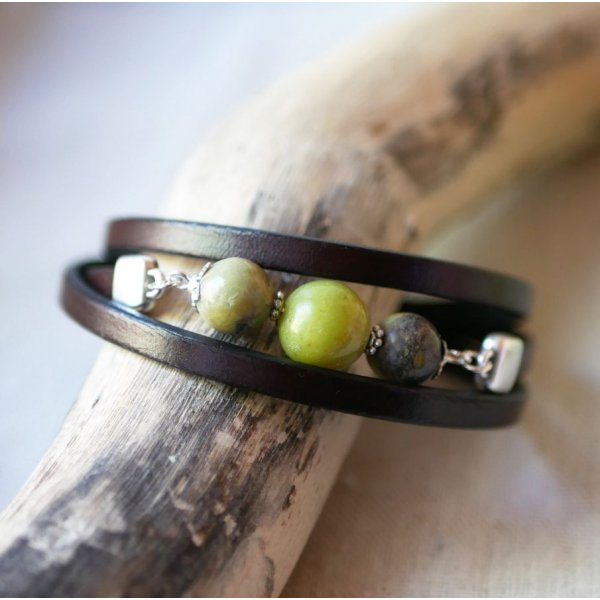 Leder en parels armband Olivine drievoudige draai om te personaliseren 