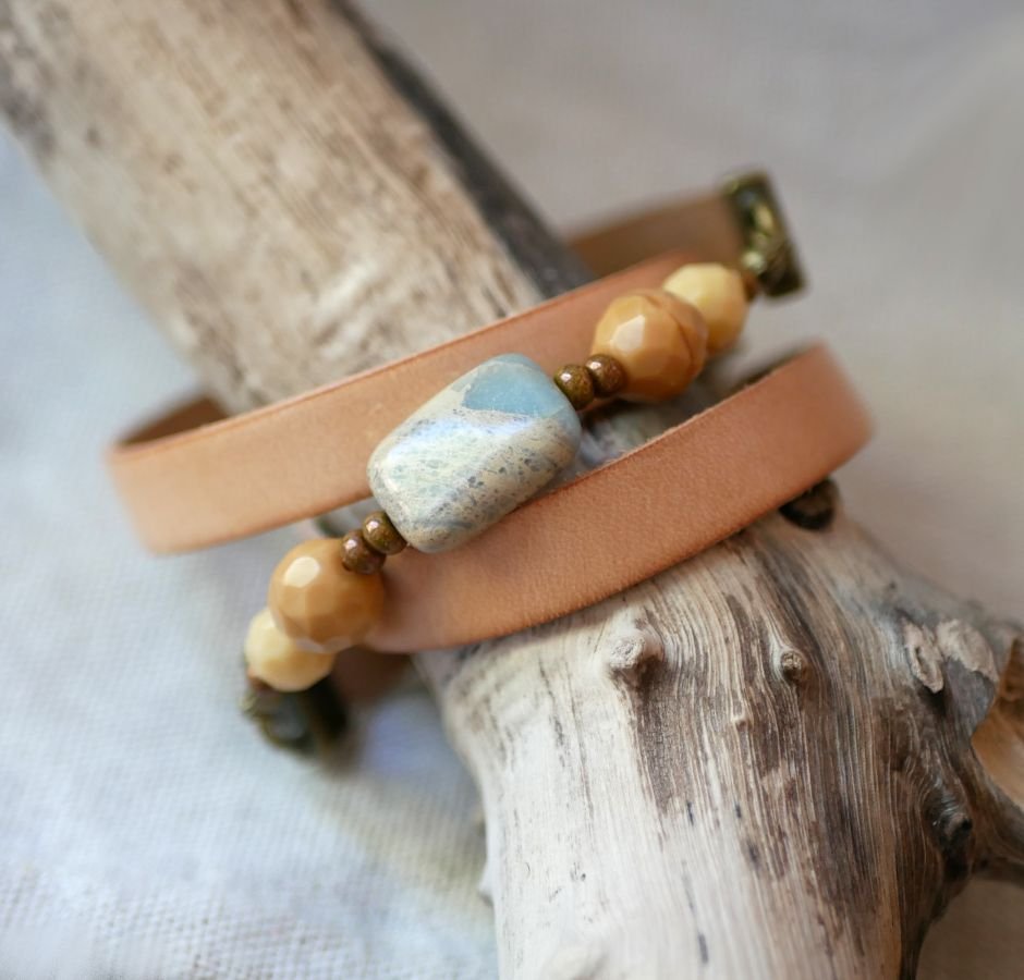 Lederen en beige parels armband voor vrouwen om te personaliseren 