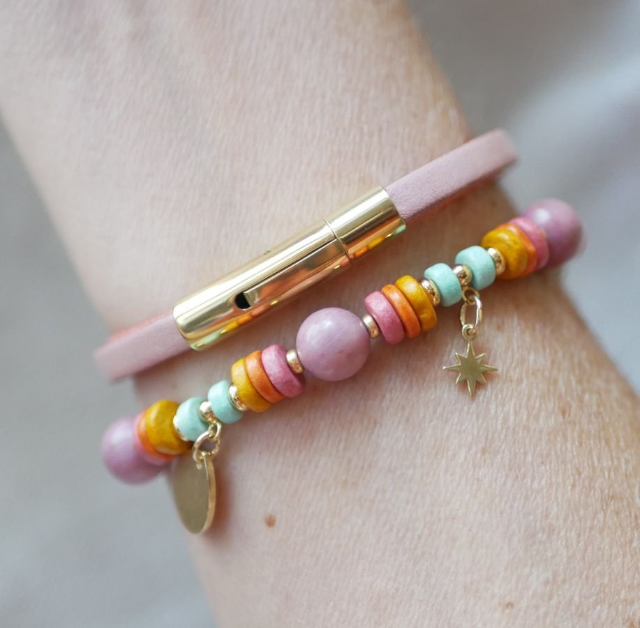 Gepersonaliseerde tweekleurige lederen armband met gouden sluiting