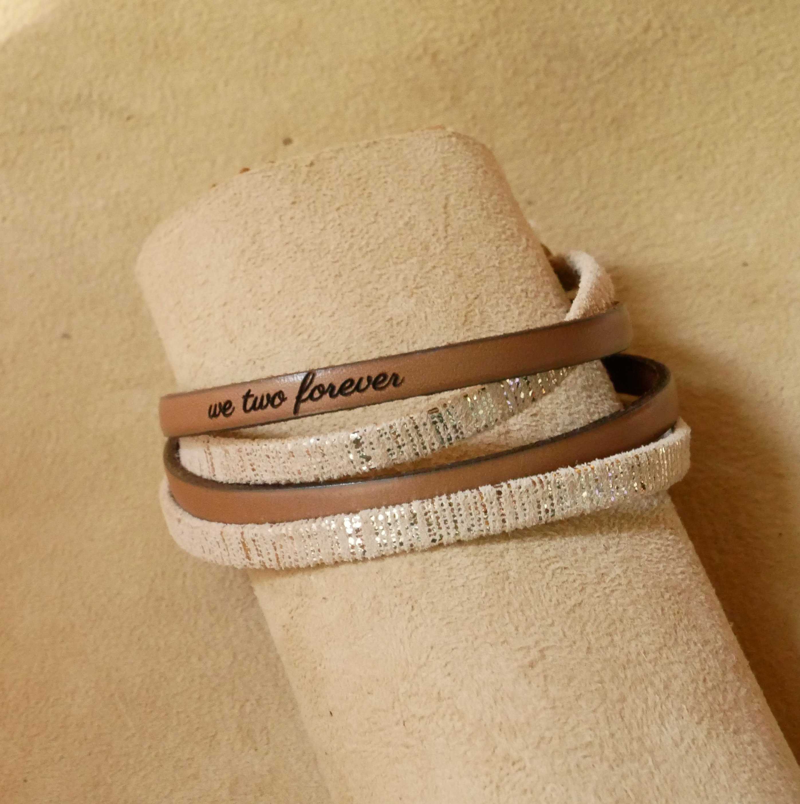 Dubbele gouden leren armband voor dames om te personaliseren door gravure