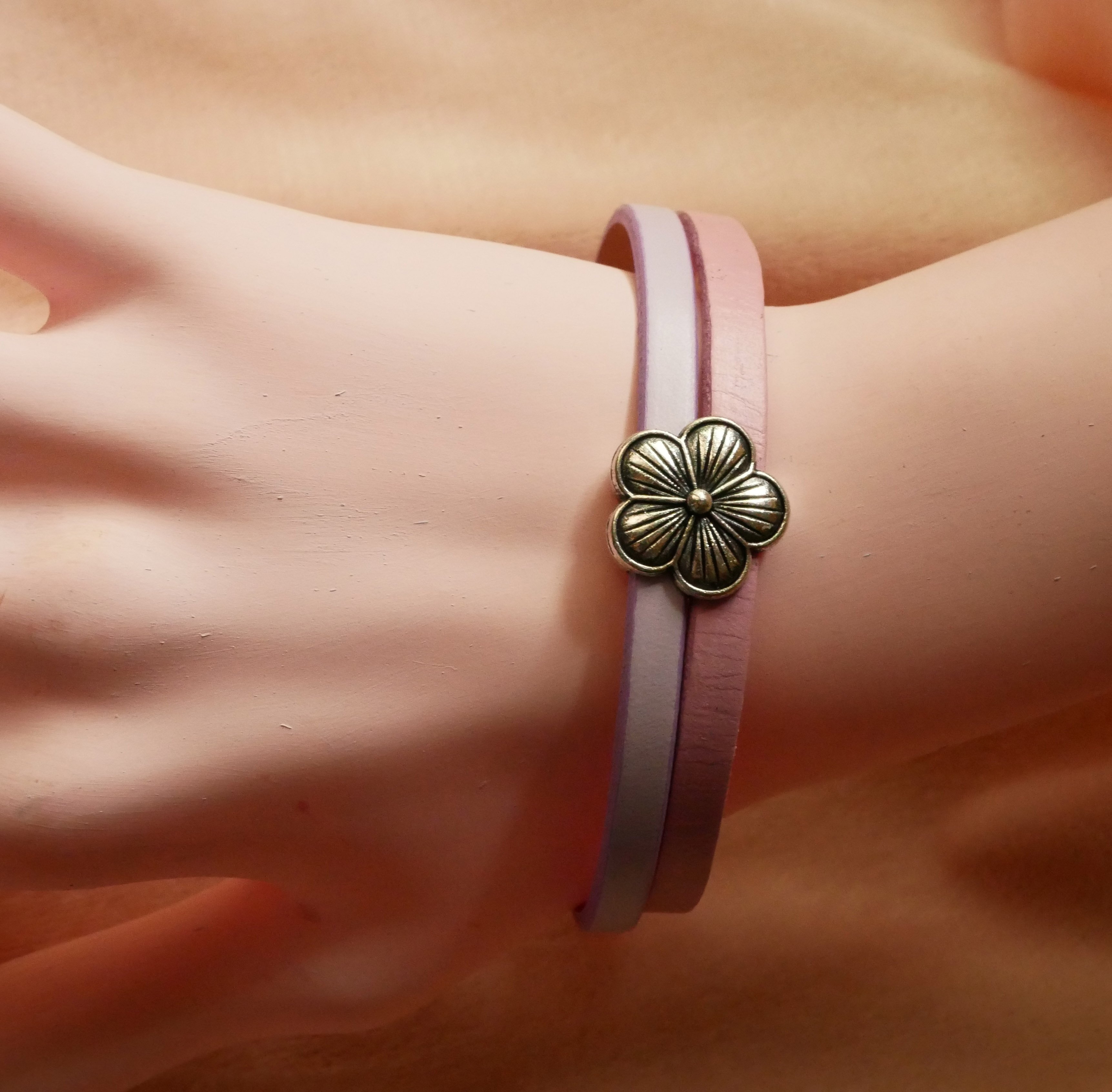 Leren duo-armband met bloemontwerp om te personaliseren 