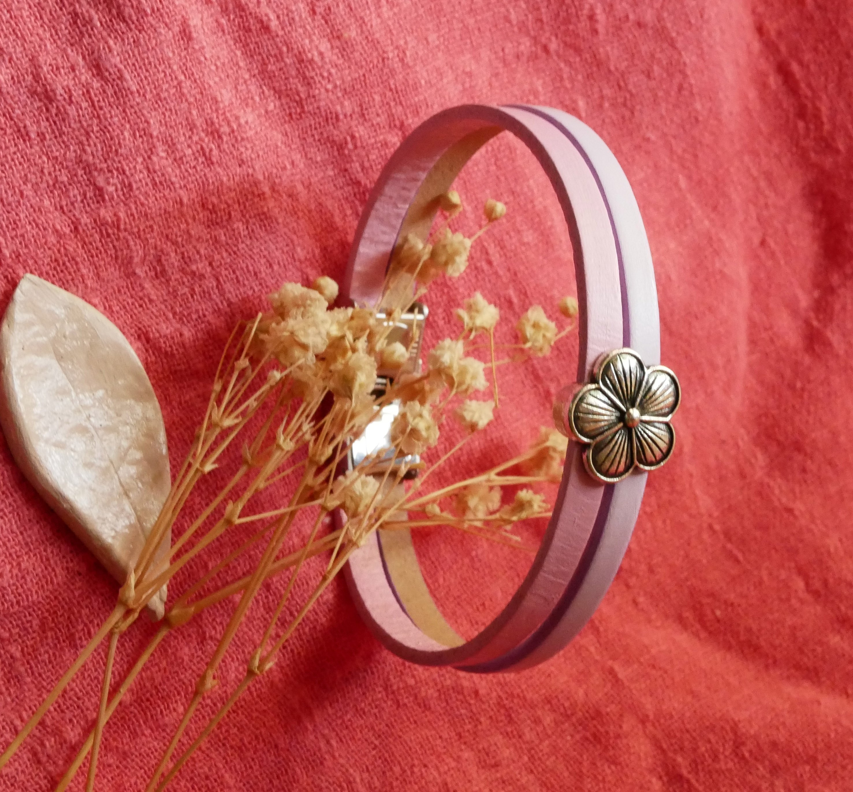 Leren duo-armband met bloemontwerp om te personaliseren 