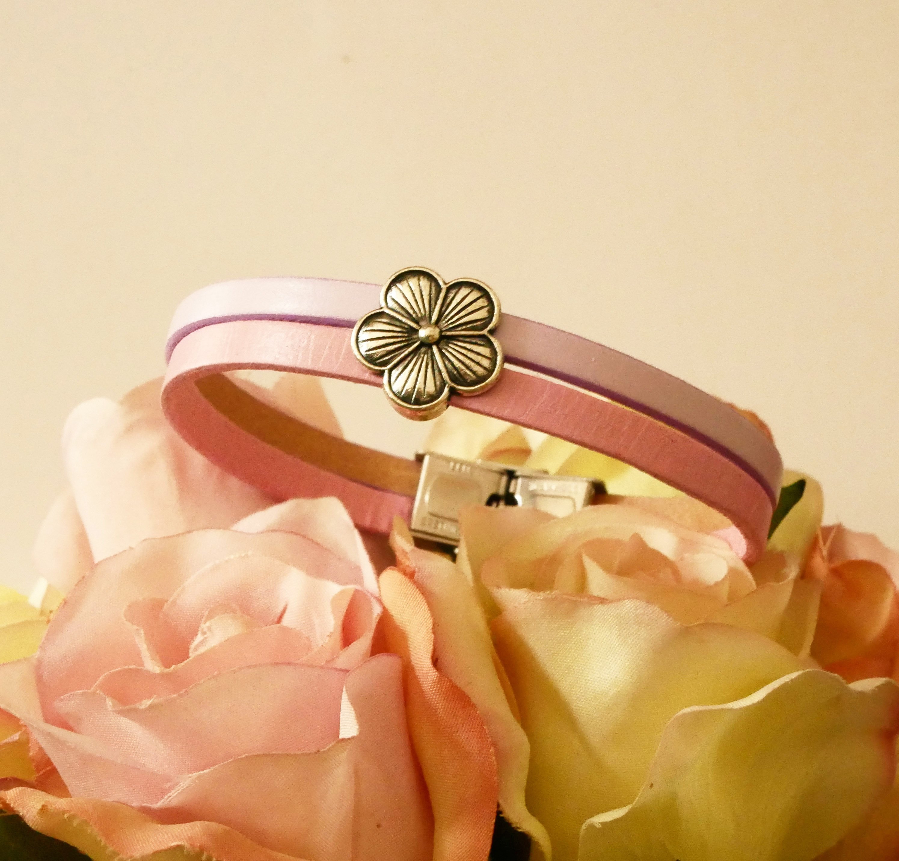 Leren duo-armband met bloemontwerp om te personaliseren 