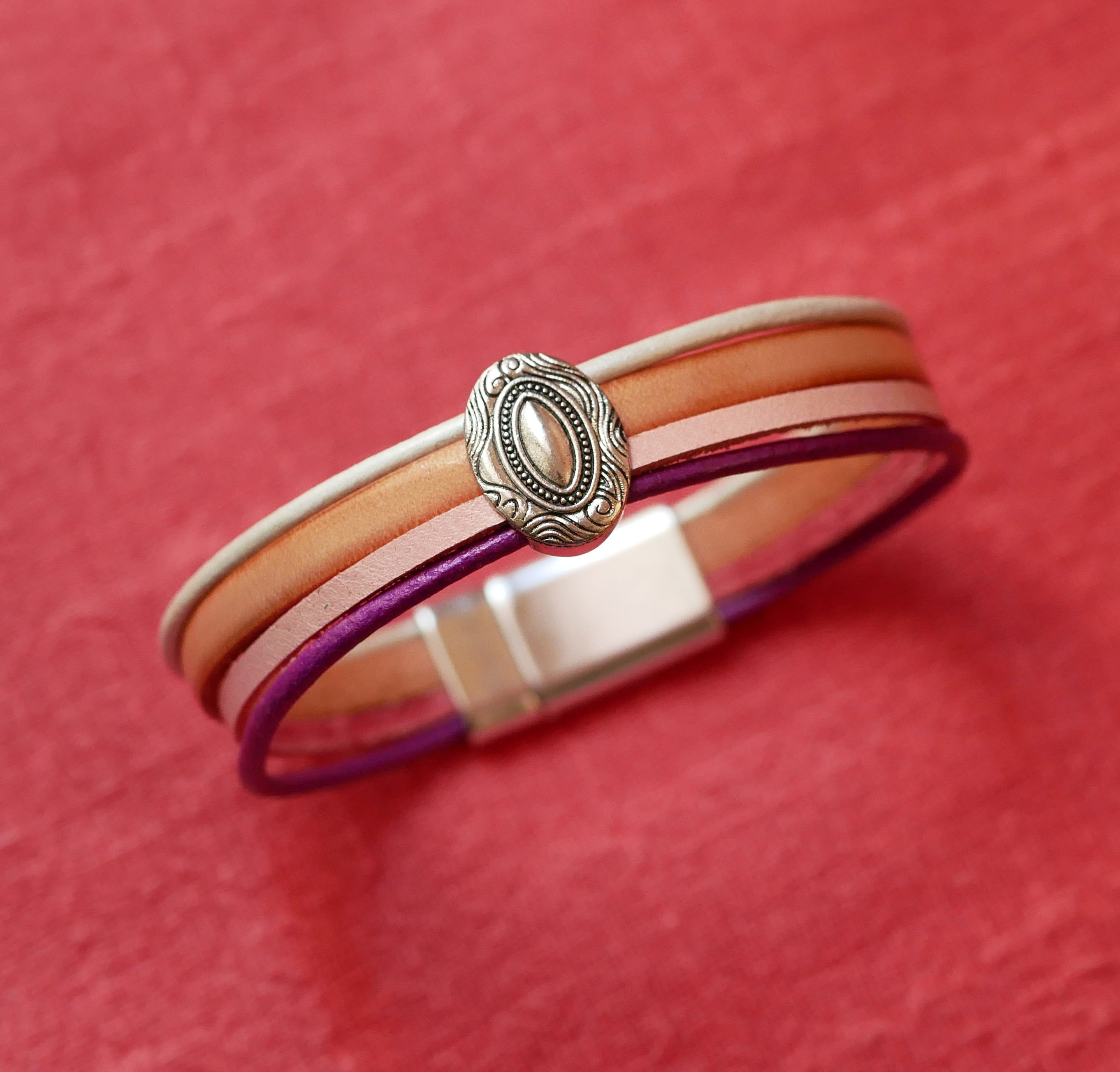 Zilveren medaillonarmband voor dames met 4 pastelleertjes 