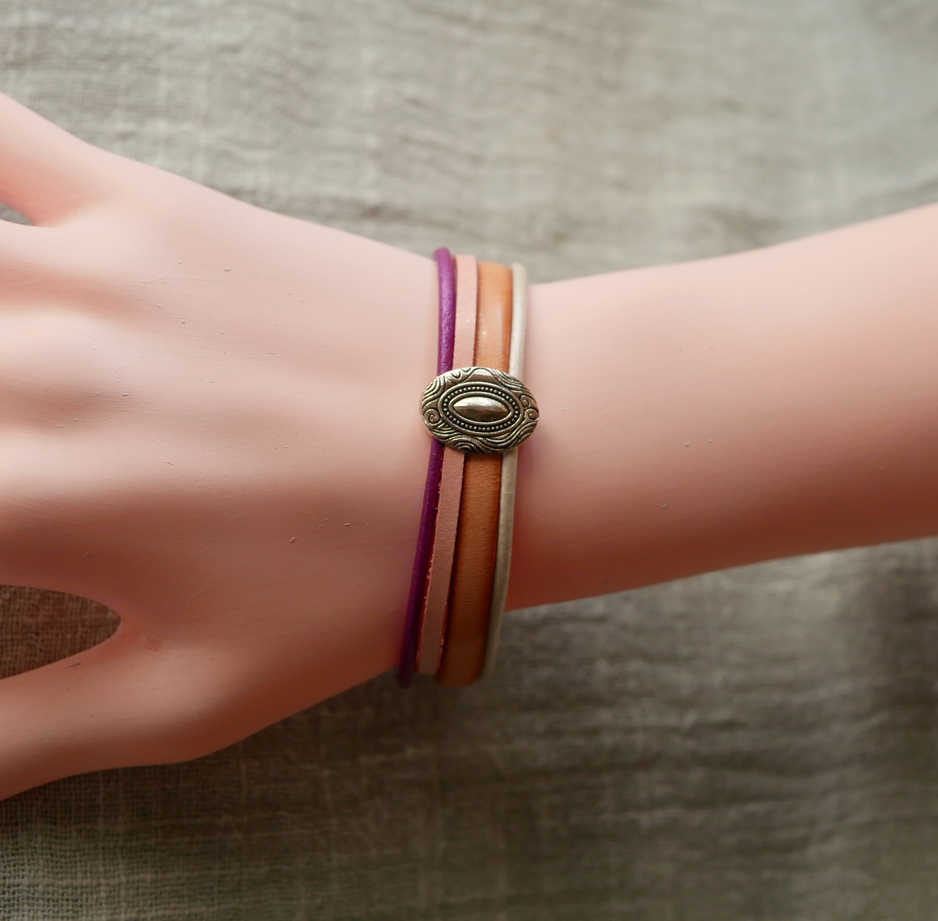 Zilveren medaillonarmband voor dames met 4 pastelleertjes 