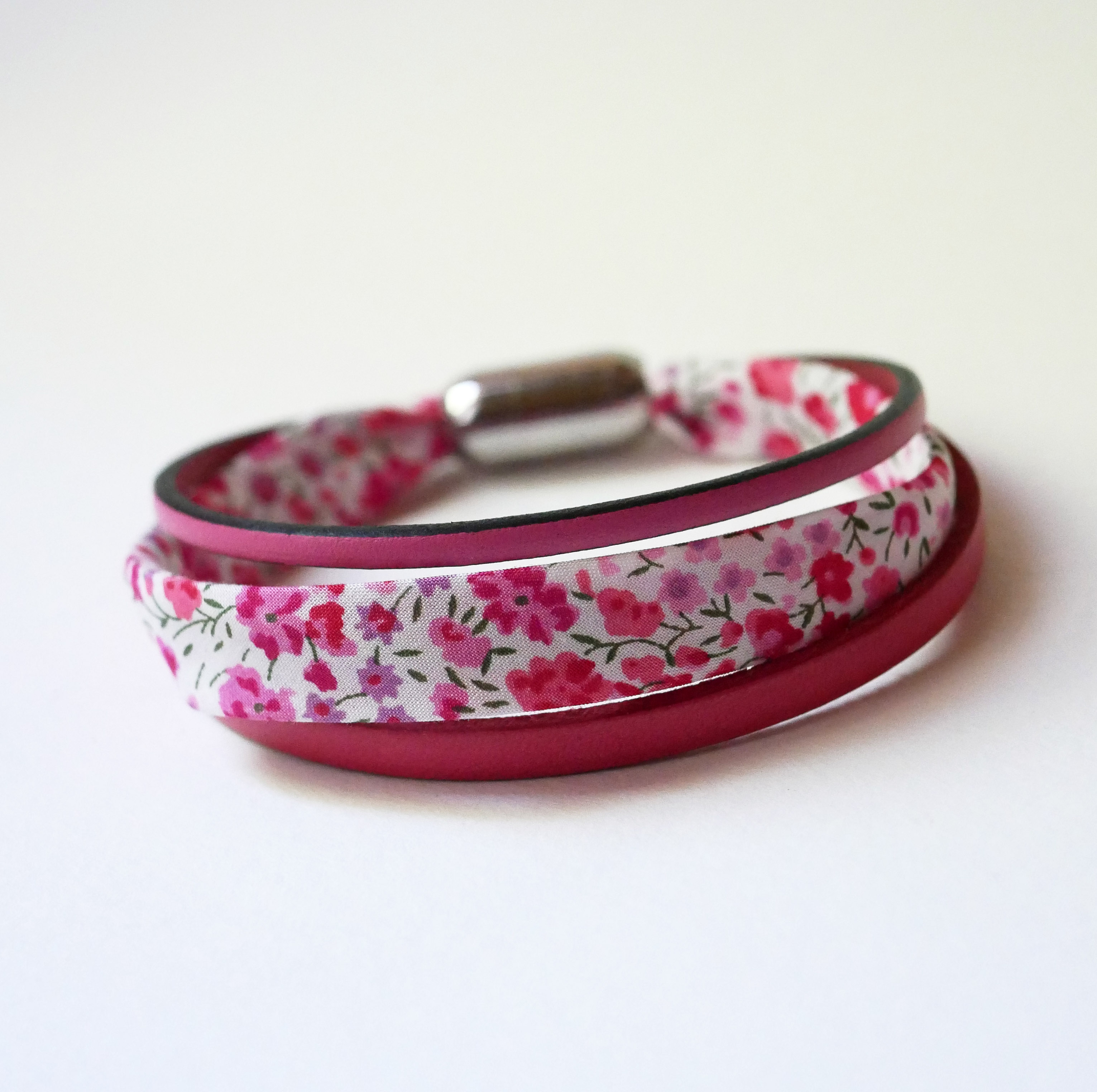 Damesarmband trio leer &amp; vrijheid roze bloemen 