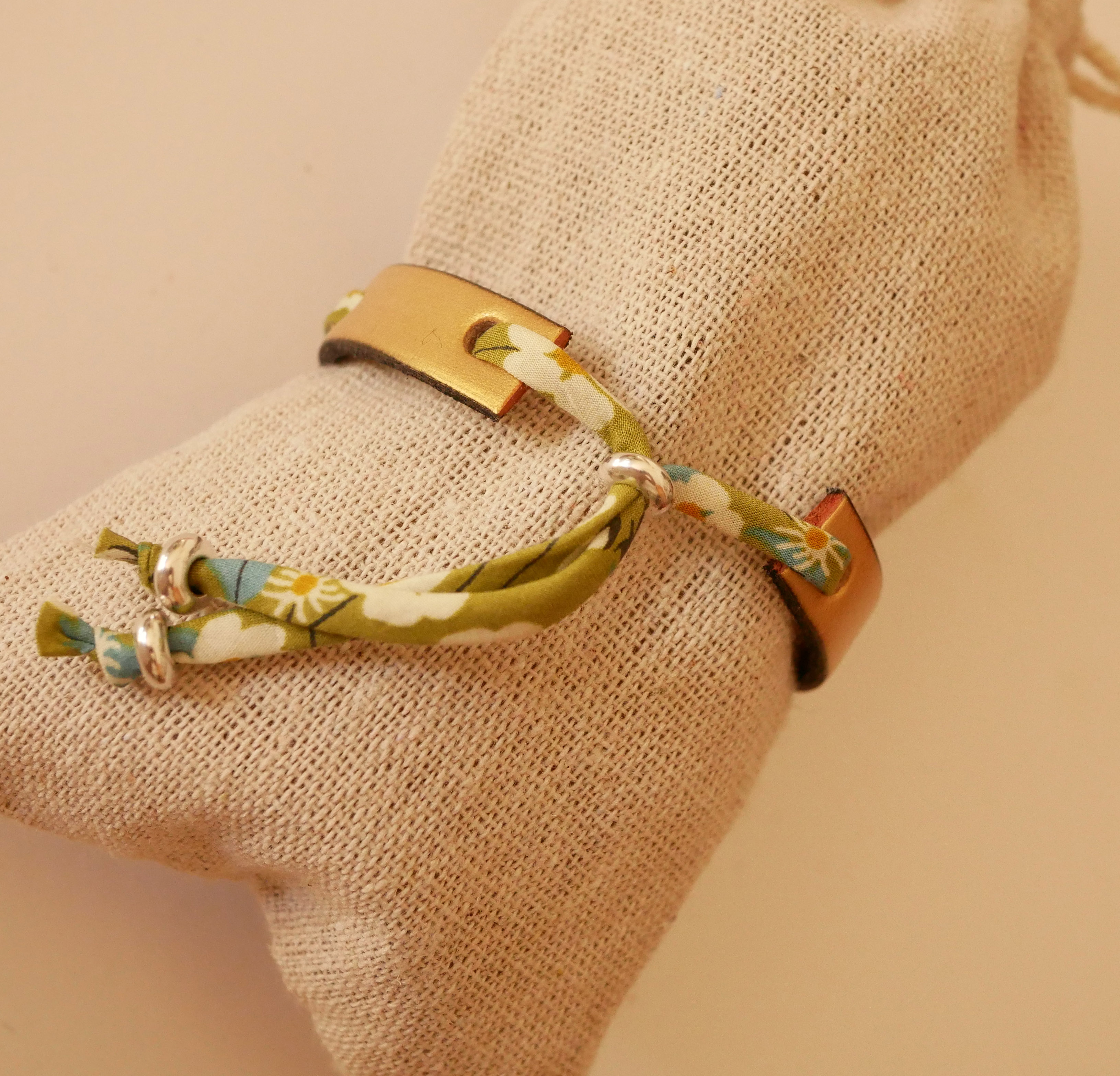 Florâme armband om te personaliseren met je keuze van vrijheidskoord en leer om te graveren