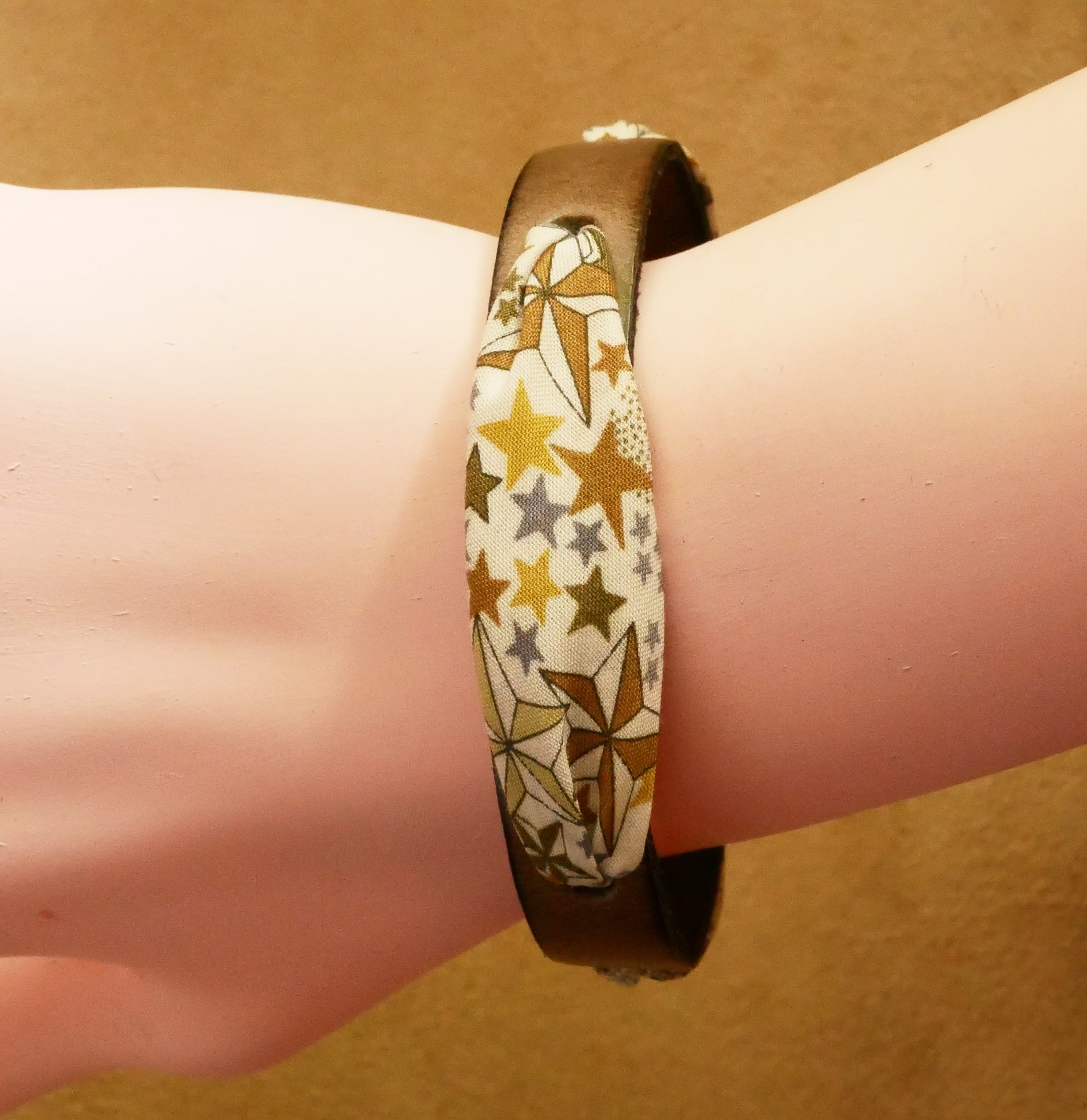 Gepersonaliseerde Florâme armband met vrijheidslint en leer naar keuze