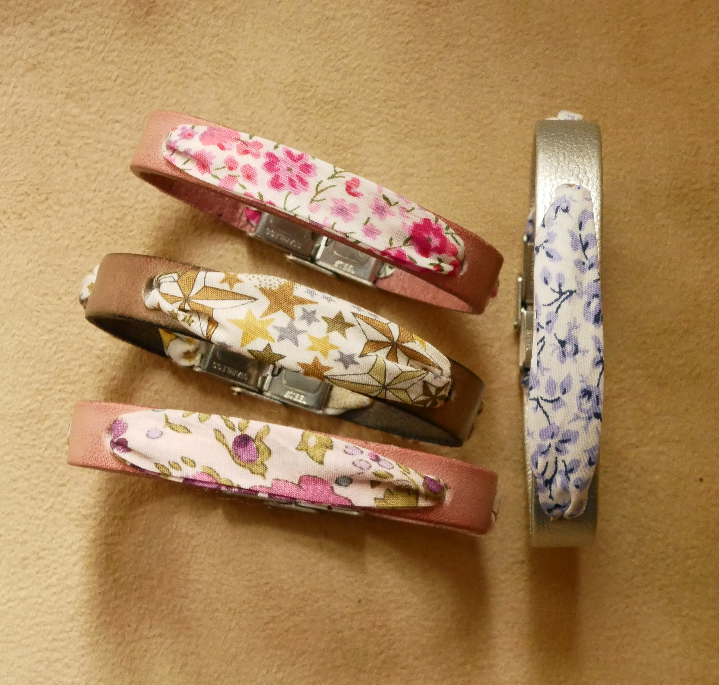 Gepersonaliseerde Florâme armband met vrijheidslint en leer naar keuze