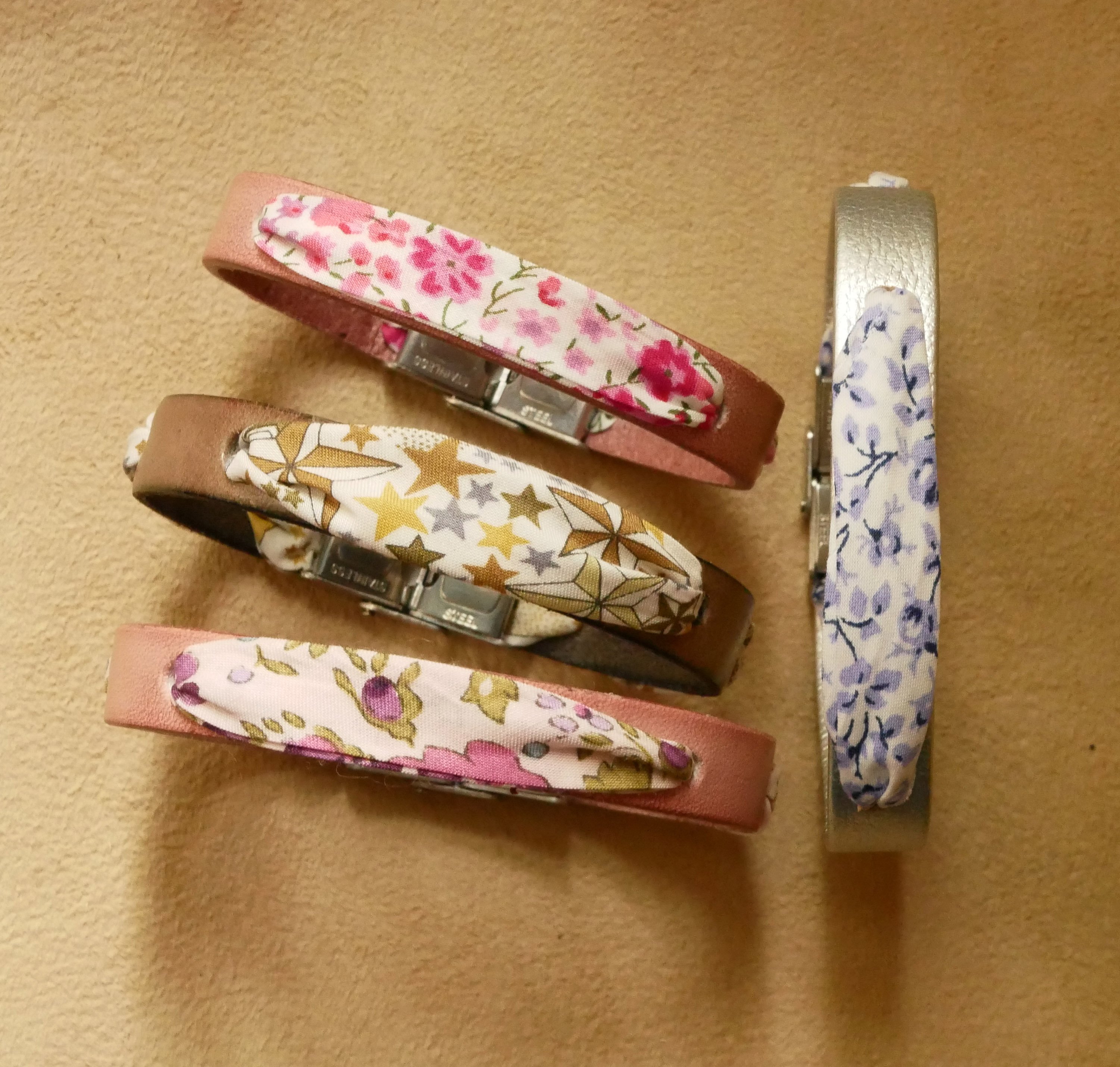Gepersonaliseerde Florâme armband met vrijheidslint en leer naar keuze