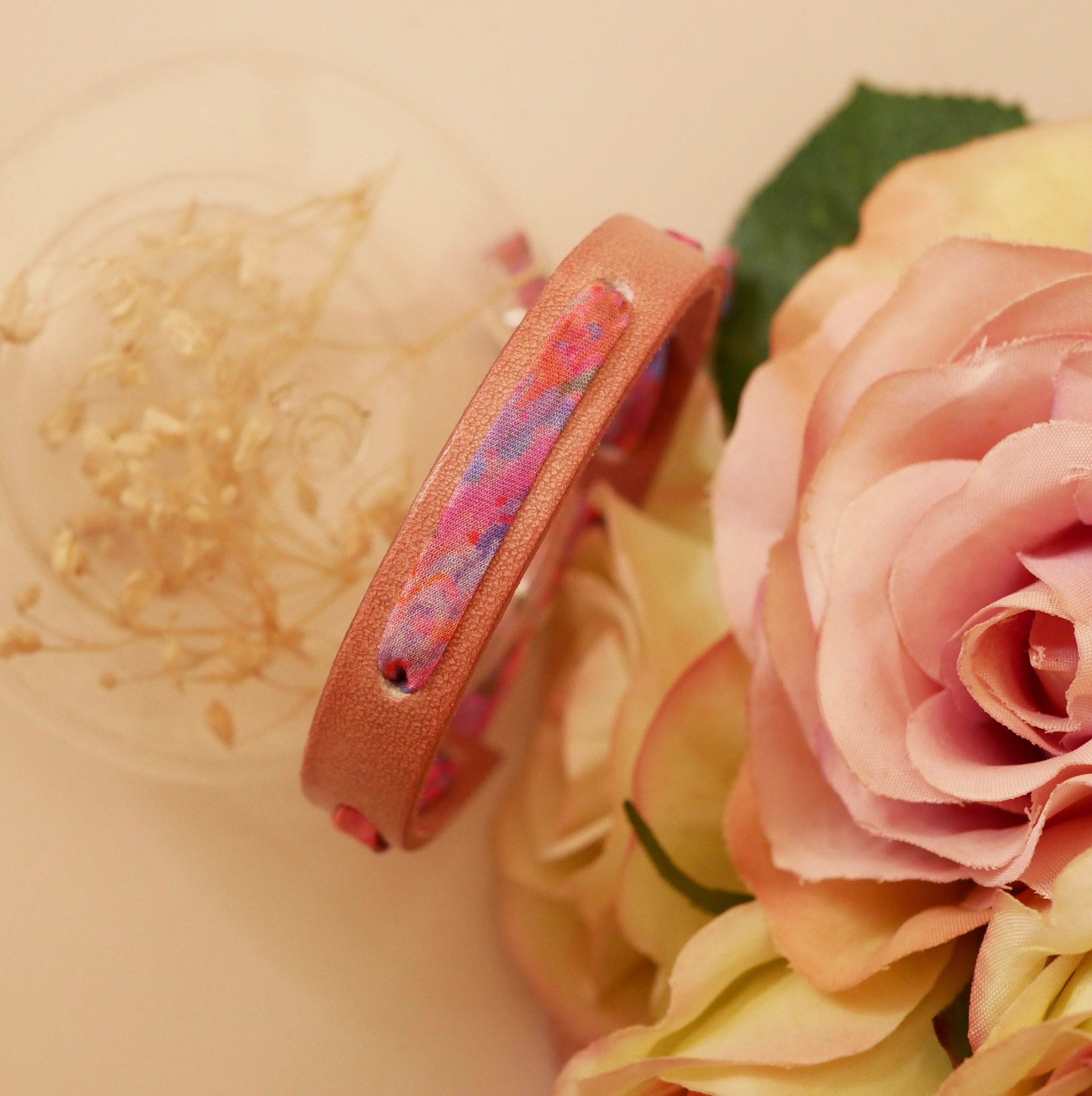 Florâme armband met bevrijd Polly lint op oudroze leer