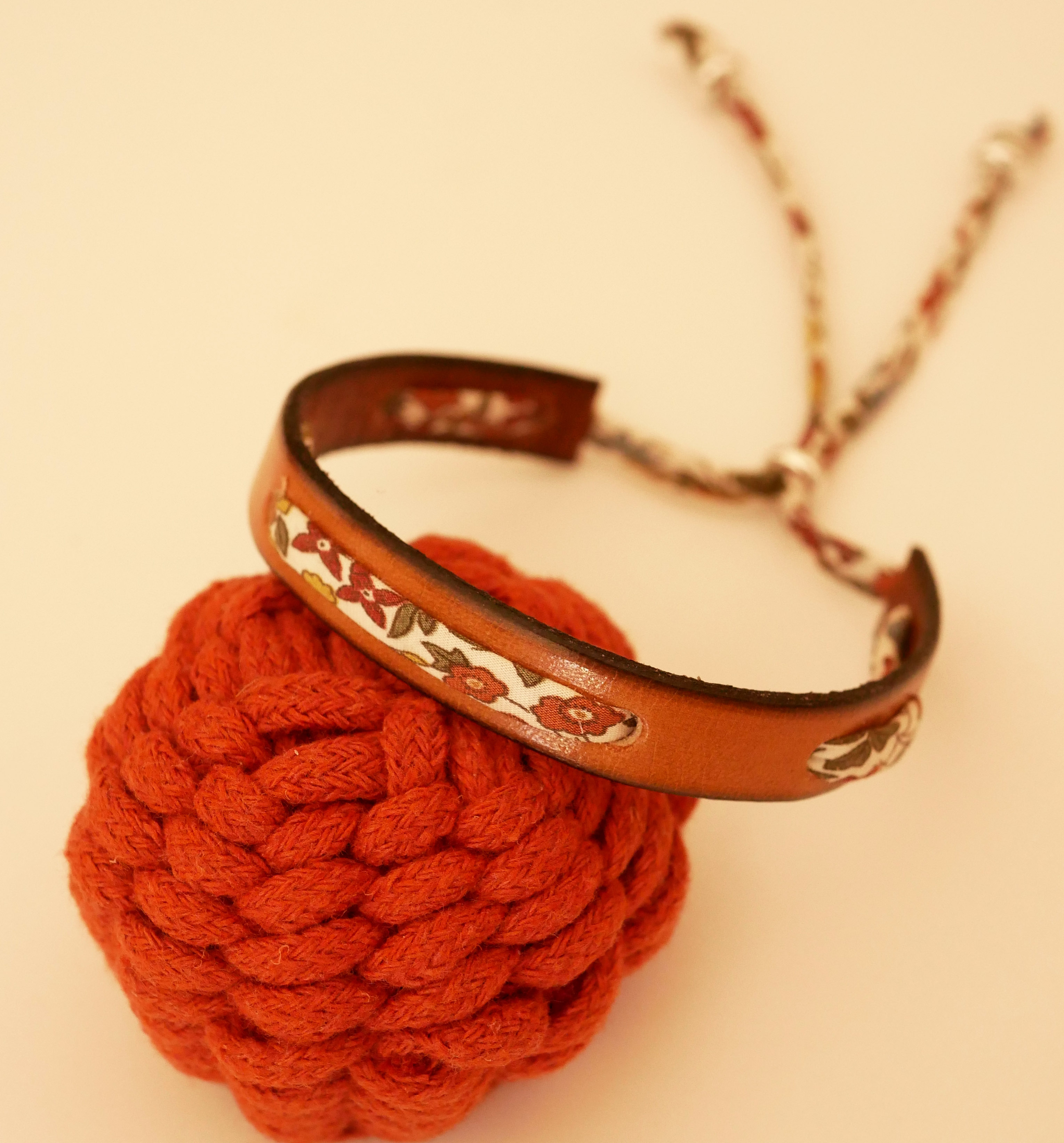 Florâme armband te personaliseren met Liberty koord en lederkleur