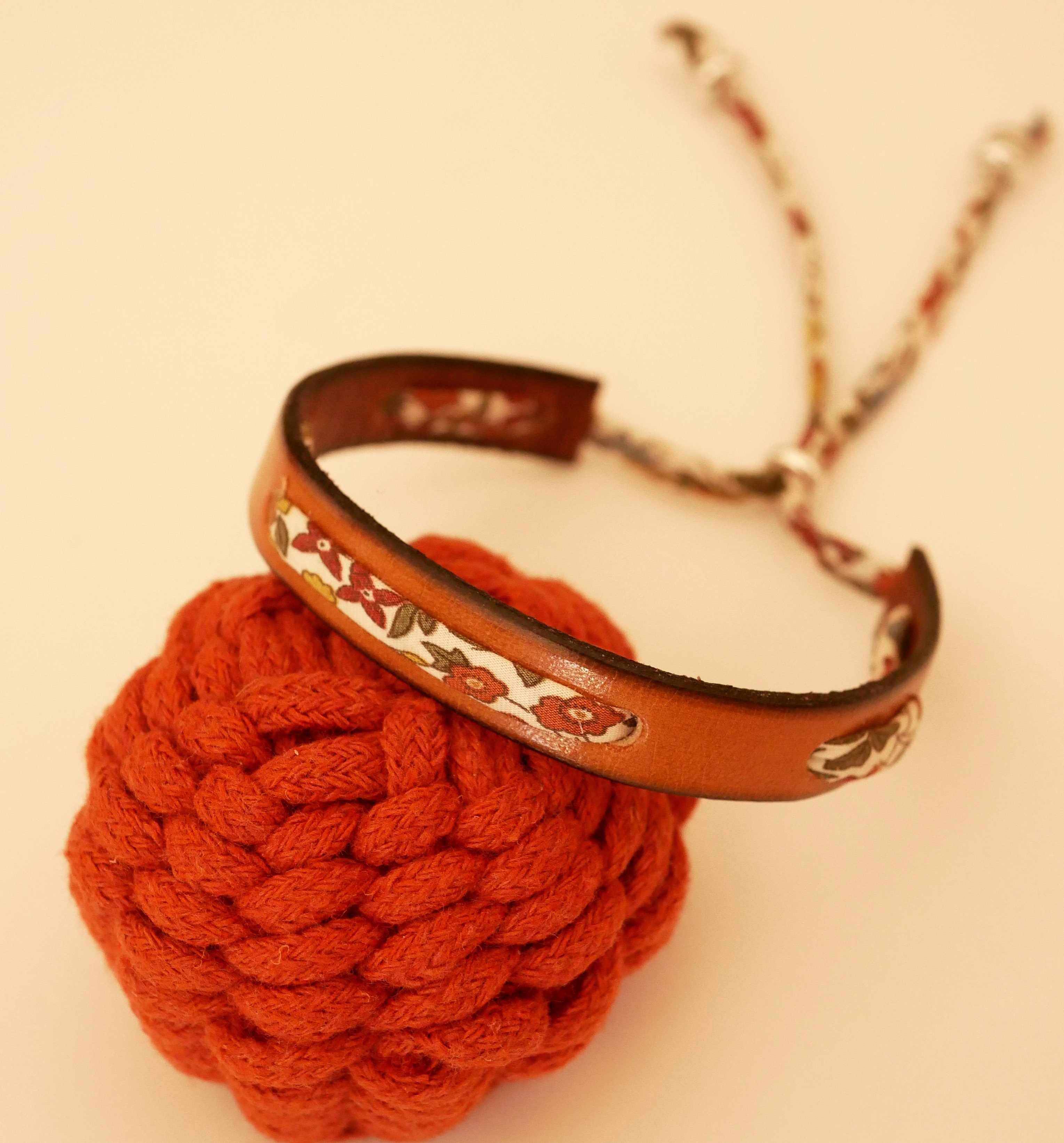Florâme armband te personaliseren met Liberty koord en lederkleur
