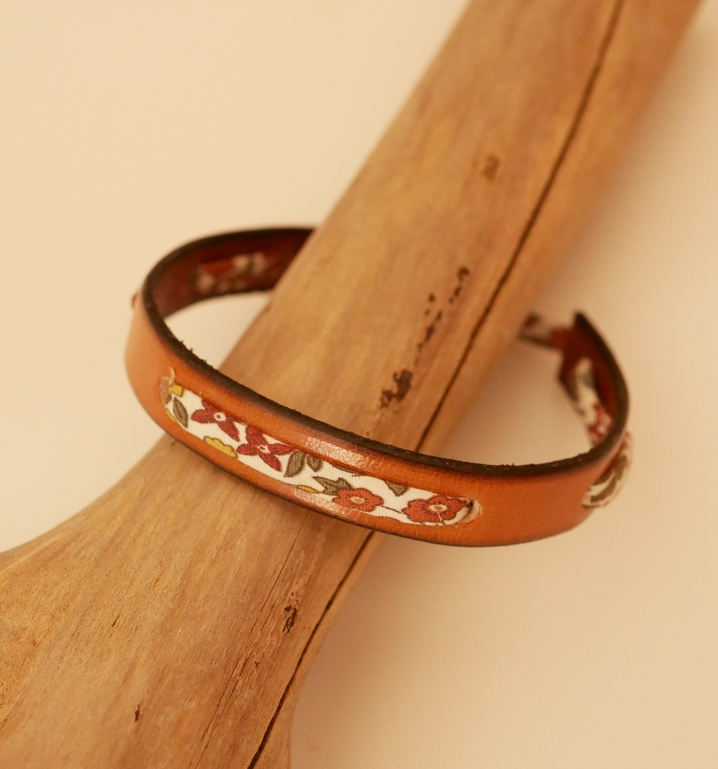 Florâme armband met vrijheidslint Ava herfst op camelkleurig leer