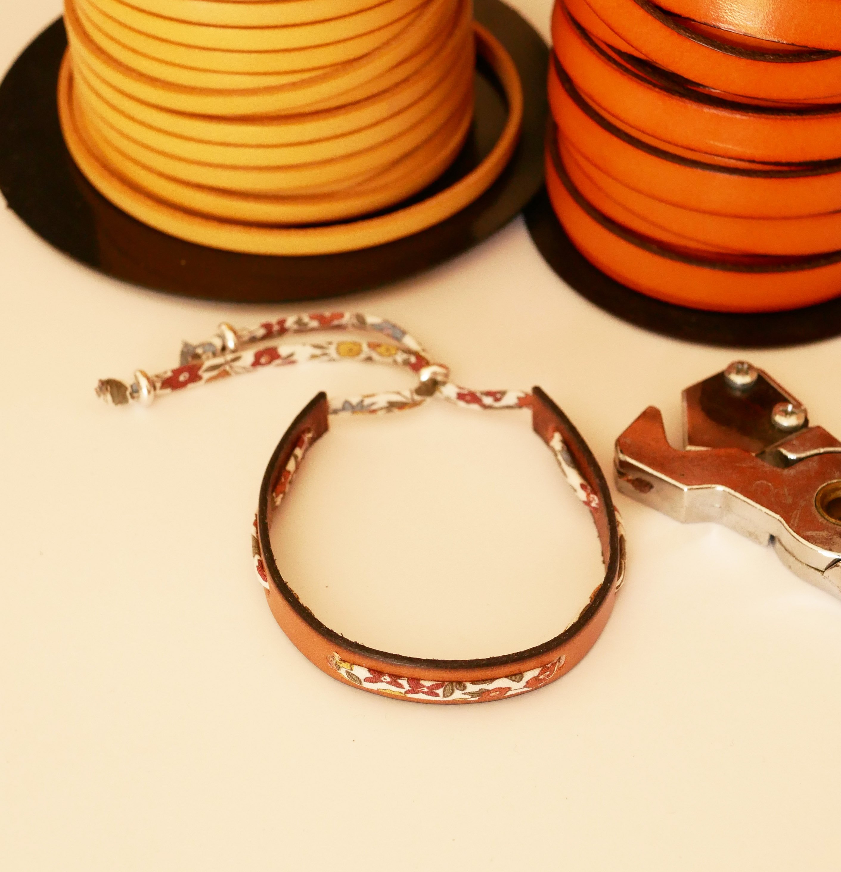 Florâme armband te personaliseren met Liberty koord en lederkleur