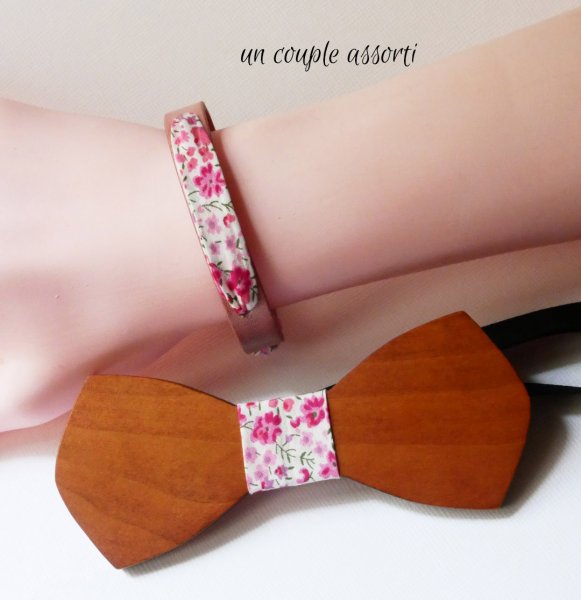 Flor&acirc;me armband met roze liberty lint bloemen op oud roze leer