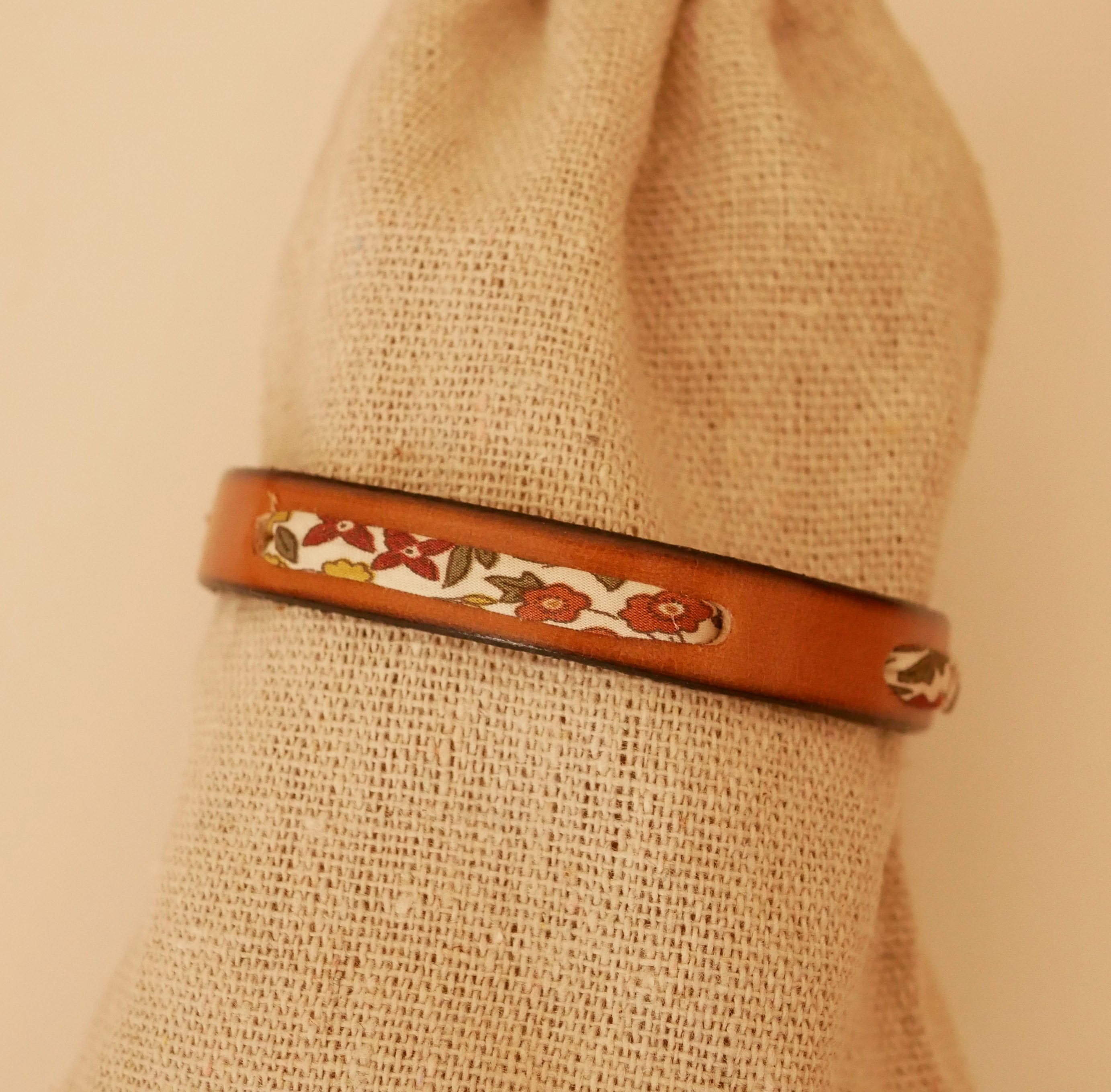 Florâme armband met vrijheidslint Ava herfst op camelkleurig leer