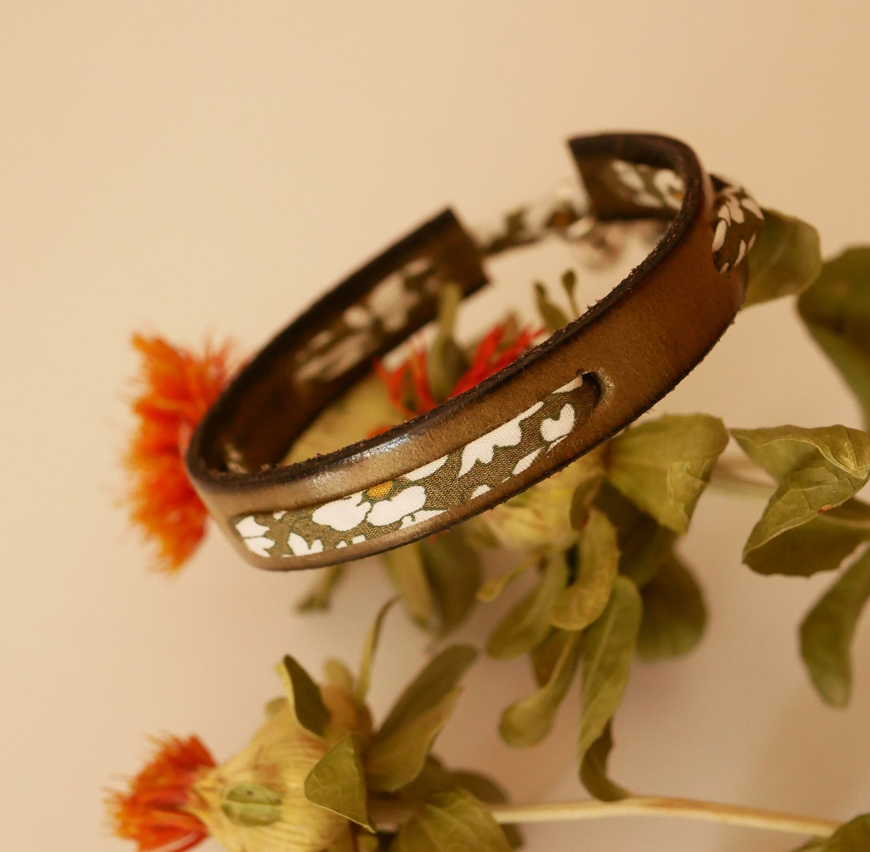 Florâme armband met groen liberty lint op limoengroen leer