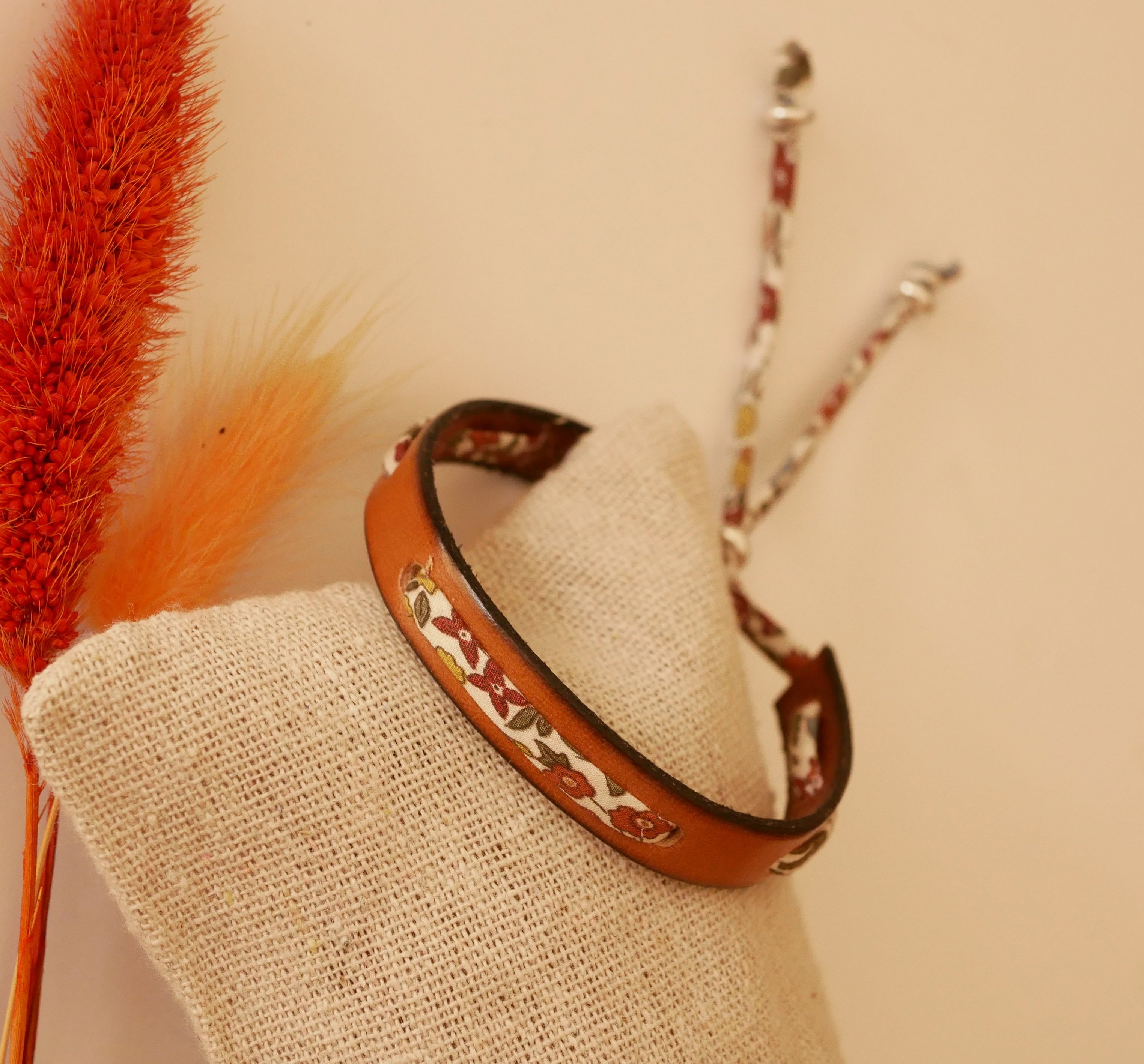 Florâme armband met vrijheidslint Ava herfst op camelkleurig leer