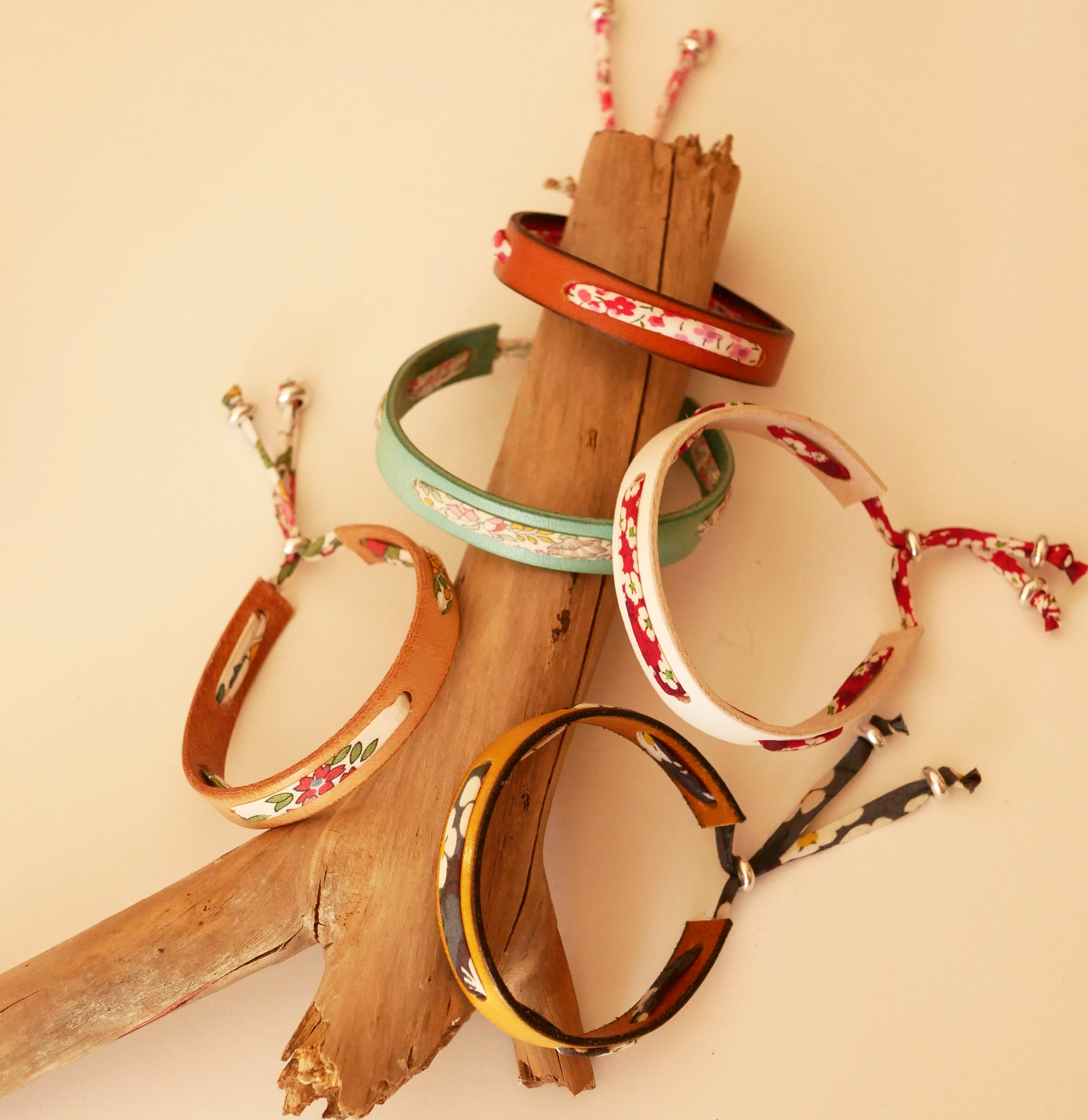 Florâme armband te personaliseren met Liberty koord en lederkleur