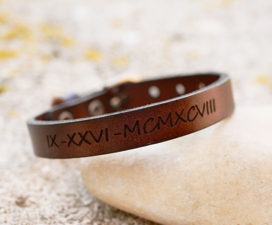 Te personaliseren leren herenarmband donkerbruin met zilveren gesp