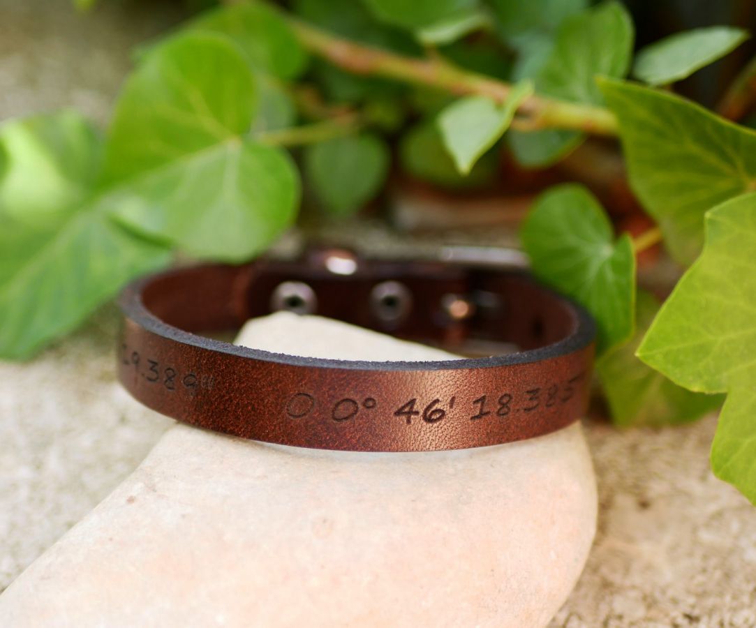 Te personaliseren leren herenarmband donkerbruin met zilveren gesp