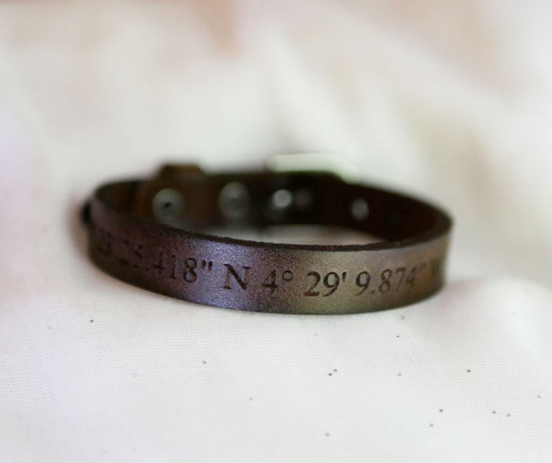 Te personaliseren leren herenarmband donkerbruin met zilveren gesp