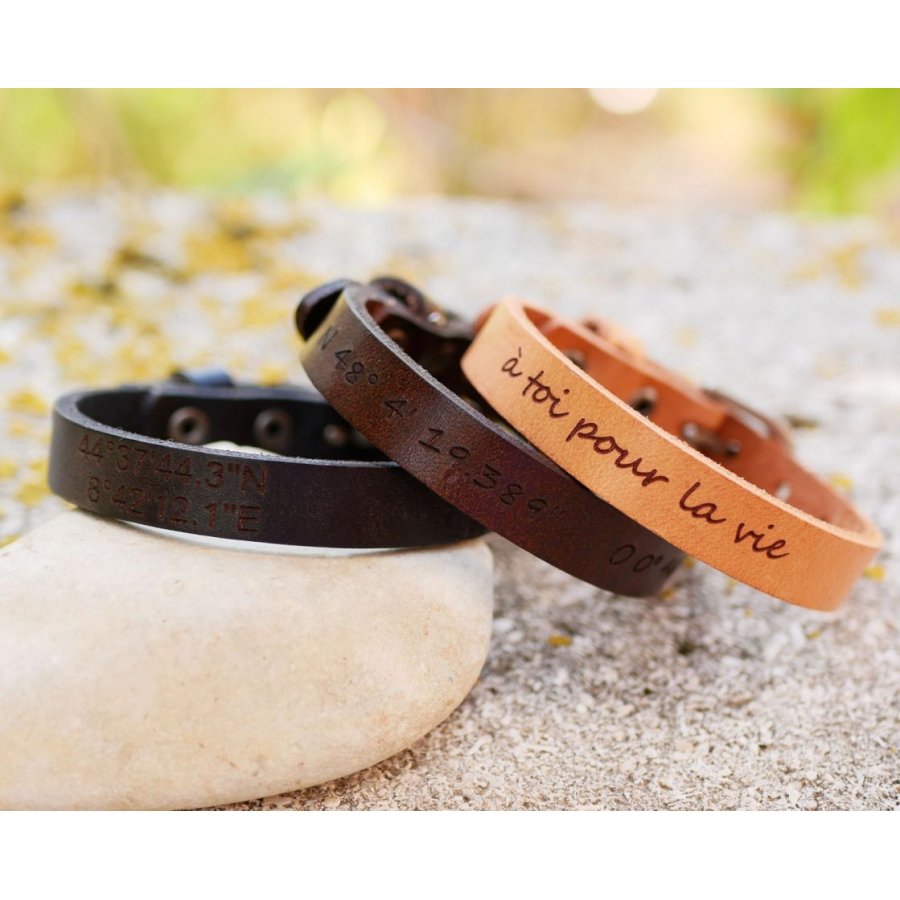 Herenarmband van gegraveerd zwart leer, aanpasbaar