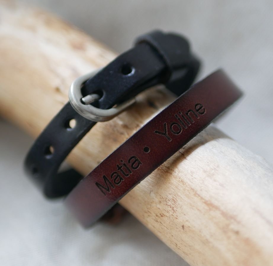 Herenarmband van gegraveerd zwart leer, aanpasbaar