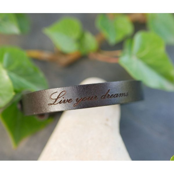 Herenarmband van gegraveerd zwart leer, aanpasbaar
