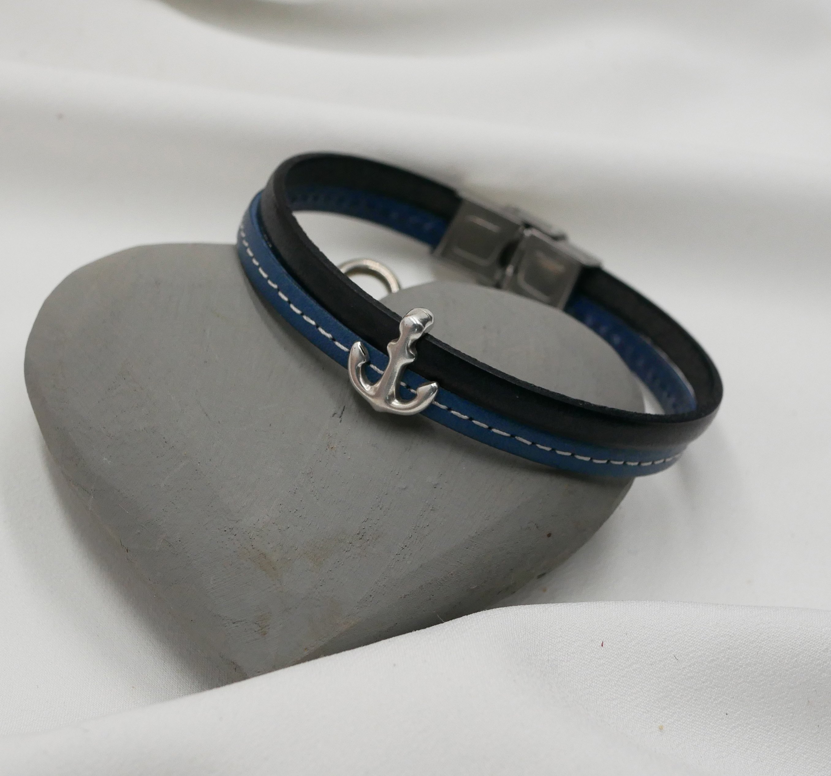 Herenarmband in blauw duo leer met stiksels Aanpasbaar marineanker 
