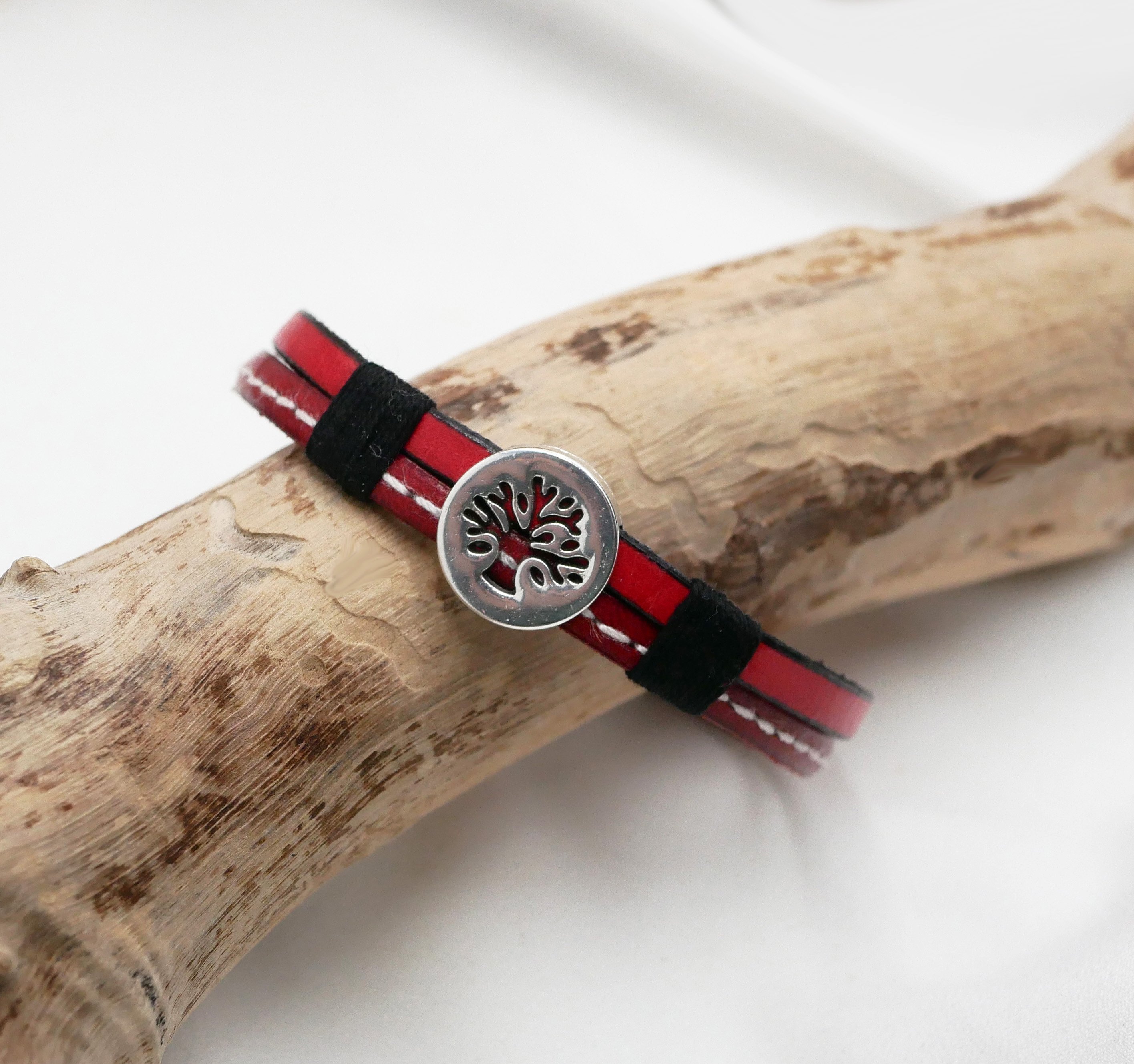 Herenarmband in duo rood leer met stiksels Aanpasbare levensboom 