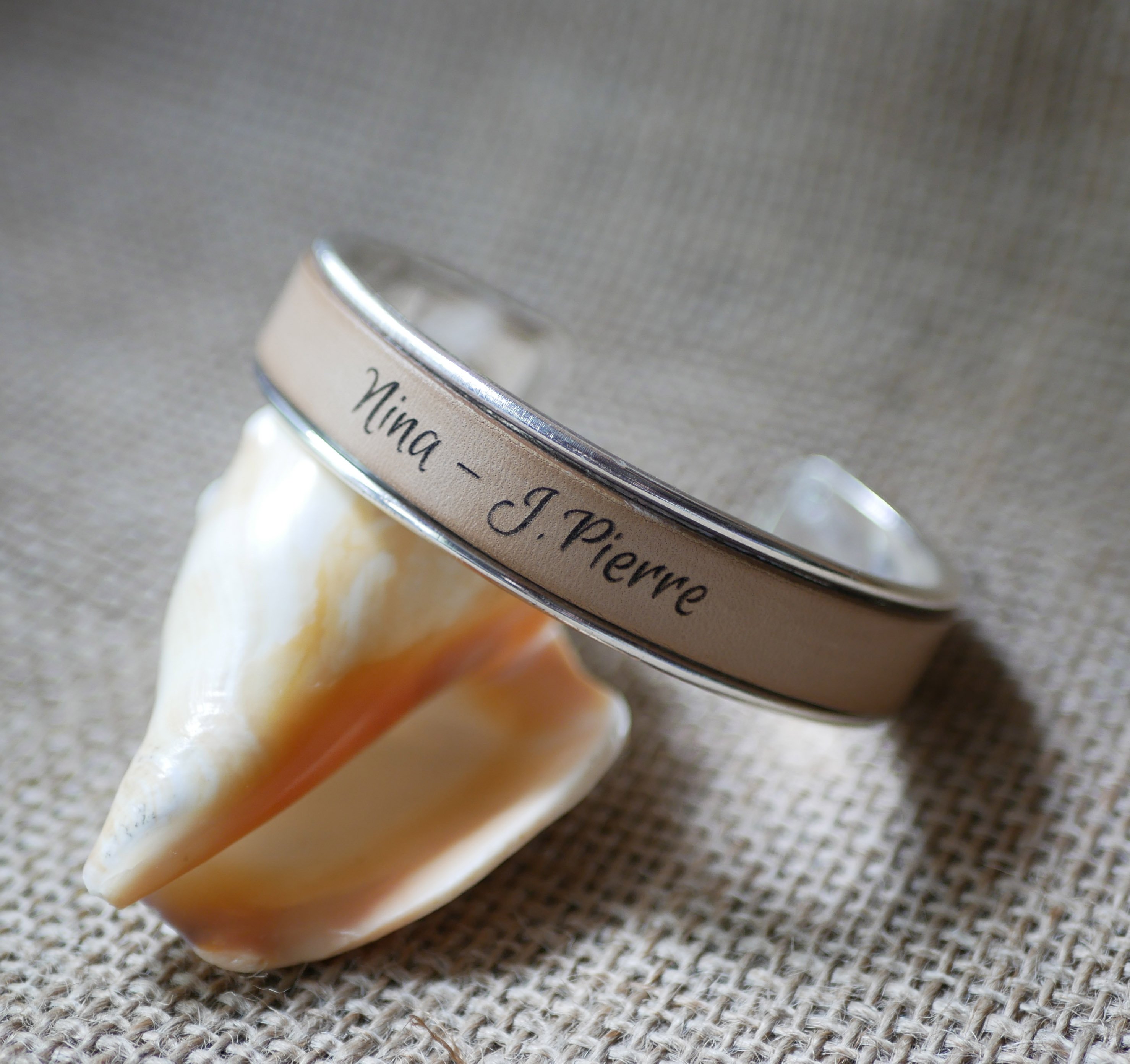 Lederen armband gepersonaliseerd door gravure