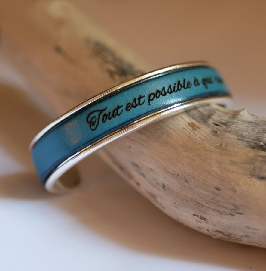 Lederen armband gepersonaliseerd door gravure