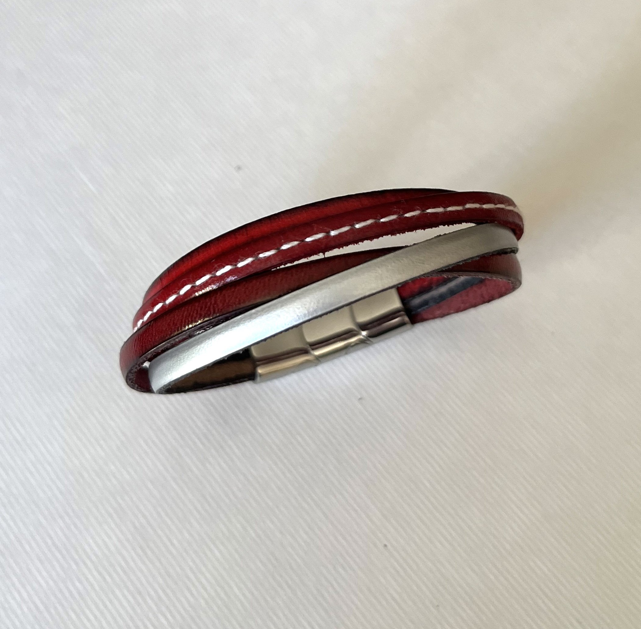 Bracelet manchette ajustable multi cuirs Rouges pour homme 