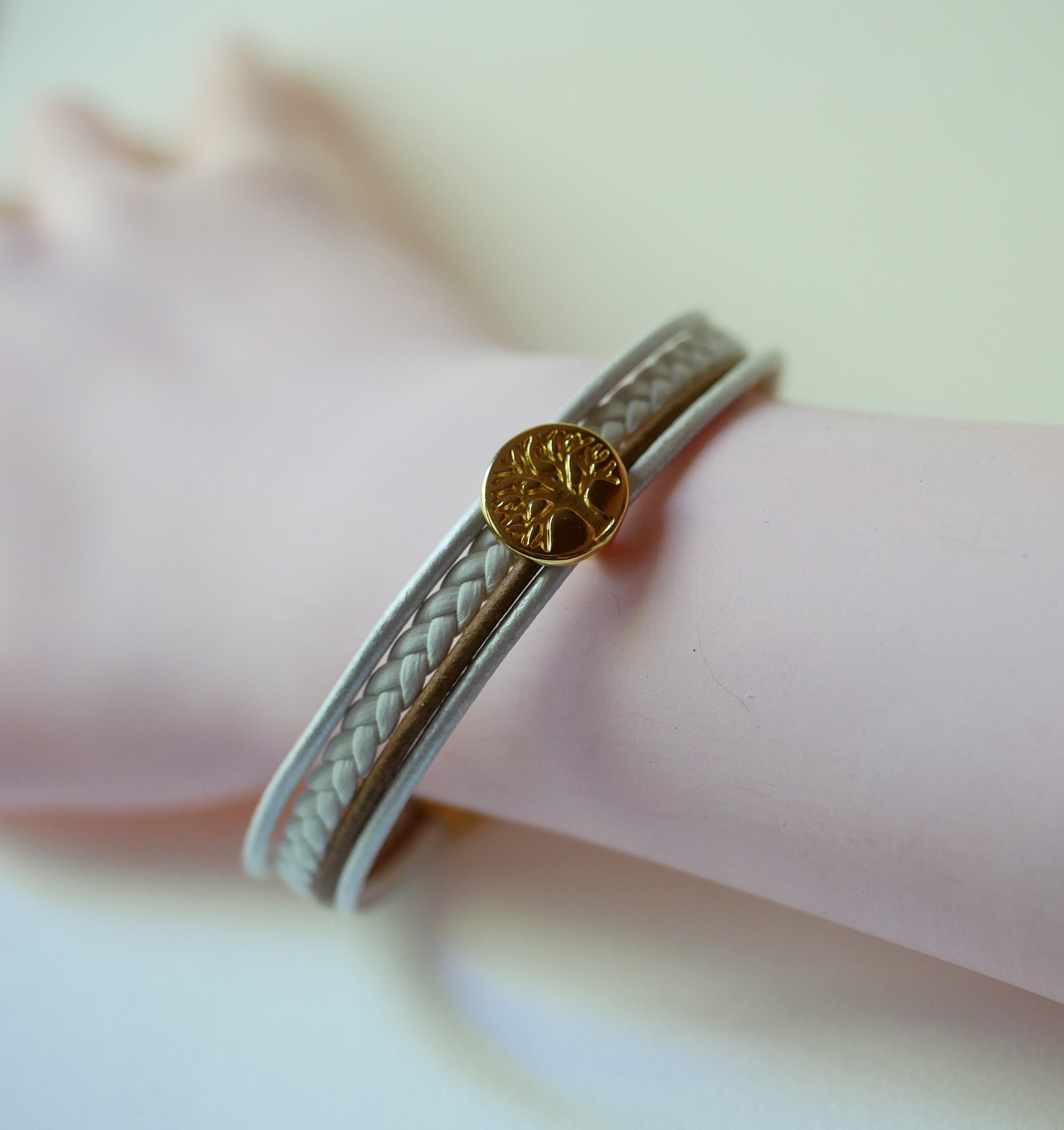 Wit en goud lederen manchet armband met Levensboom cabochon