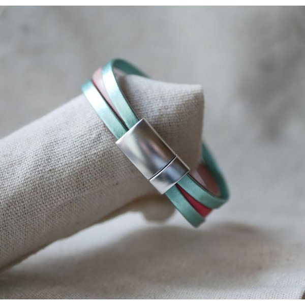 Lederen manchet armband met hartjes om te personaliseren 