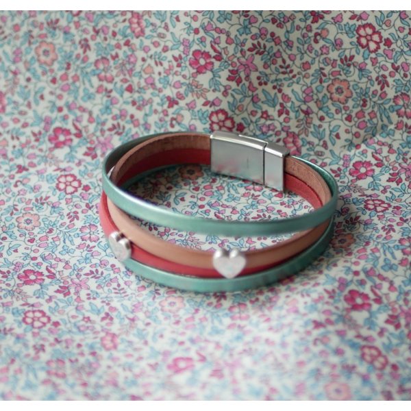 Lederen manchet armband met hartjes om te personaliseren 