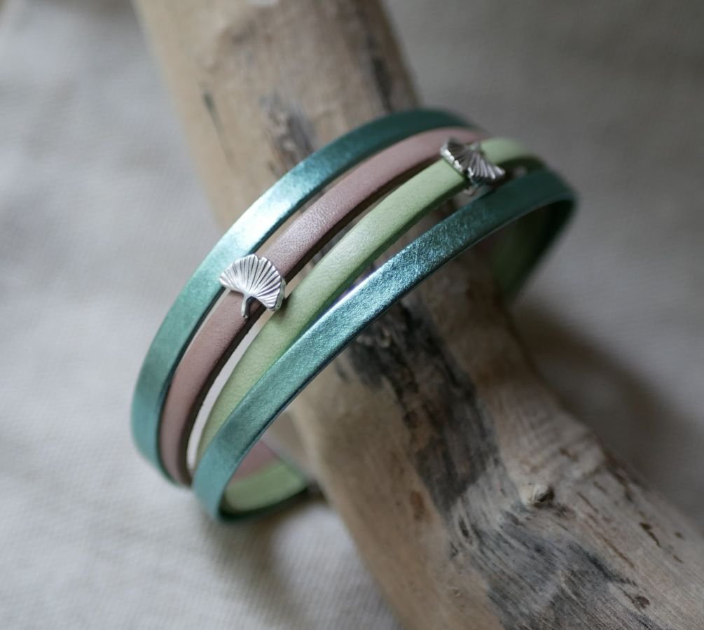 Lederen manchet armband met Ginkgo ontwerp te personaliseren 