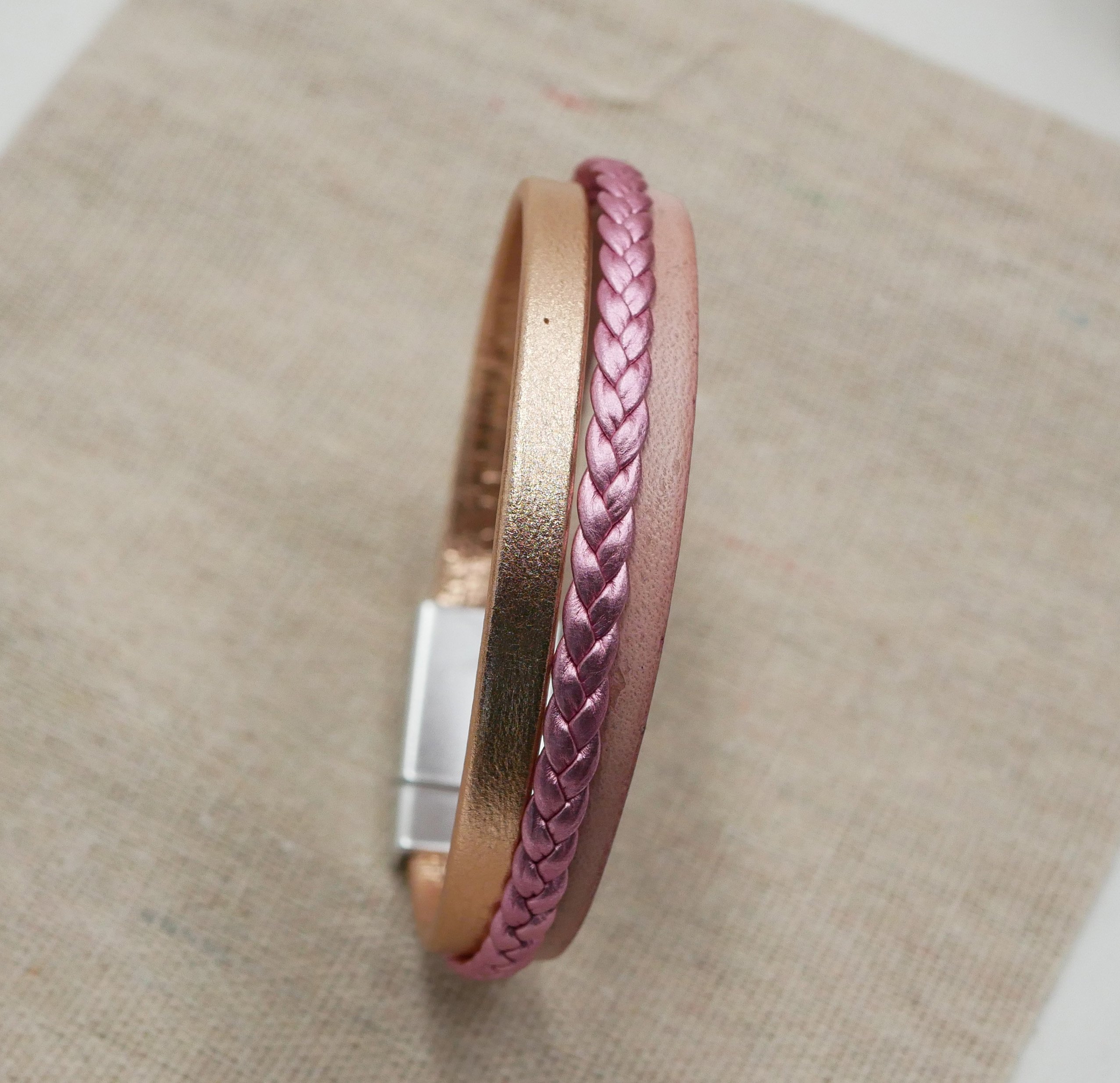 Roze gelamineerd leer en perzik manchet armband, aanpasbaar