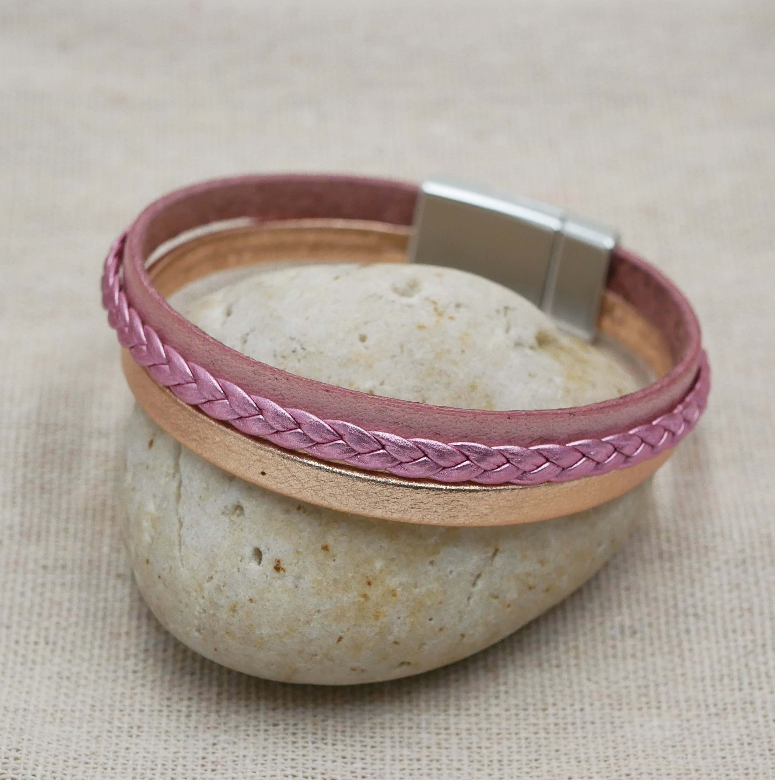 Roze gelamineerd leer en perzik manchet armband, aanpasbaar