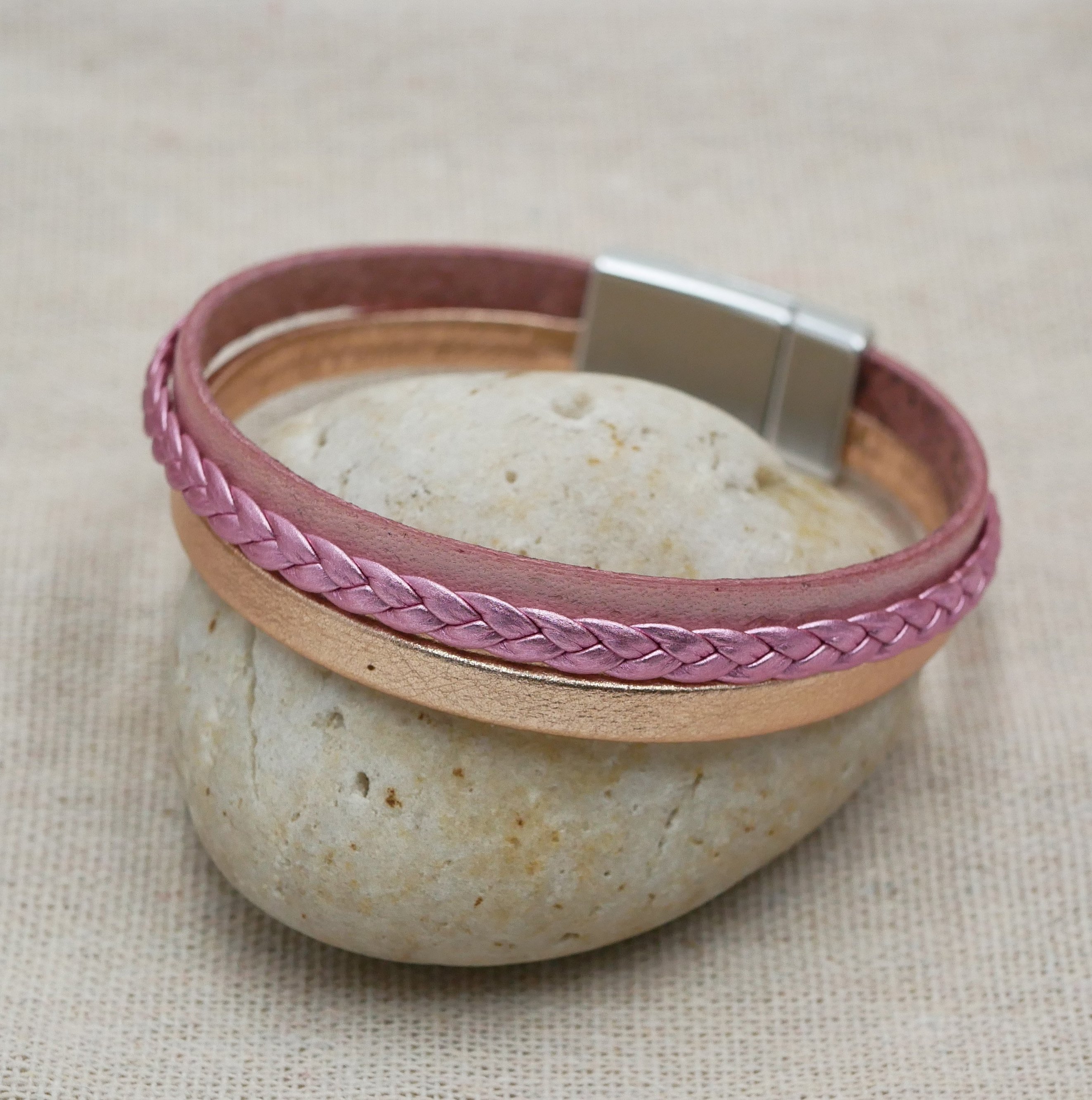 Roze gelamineerd leer en perzik manchet armband, aanpasbaar