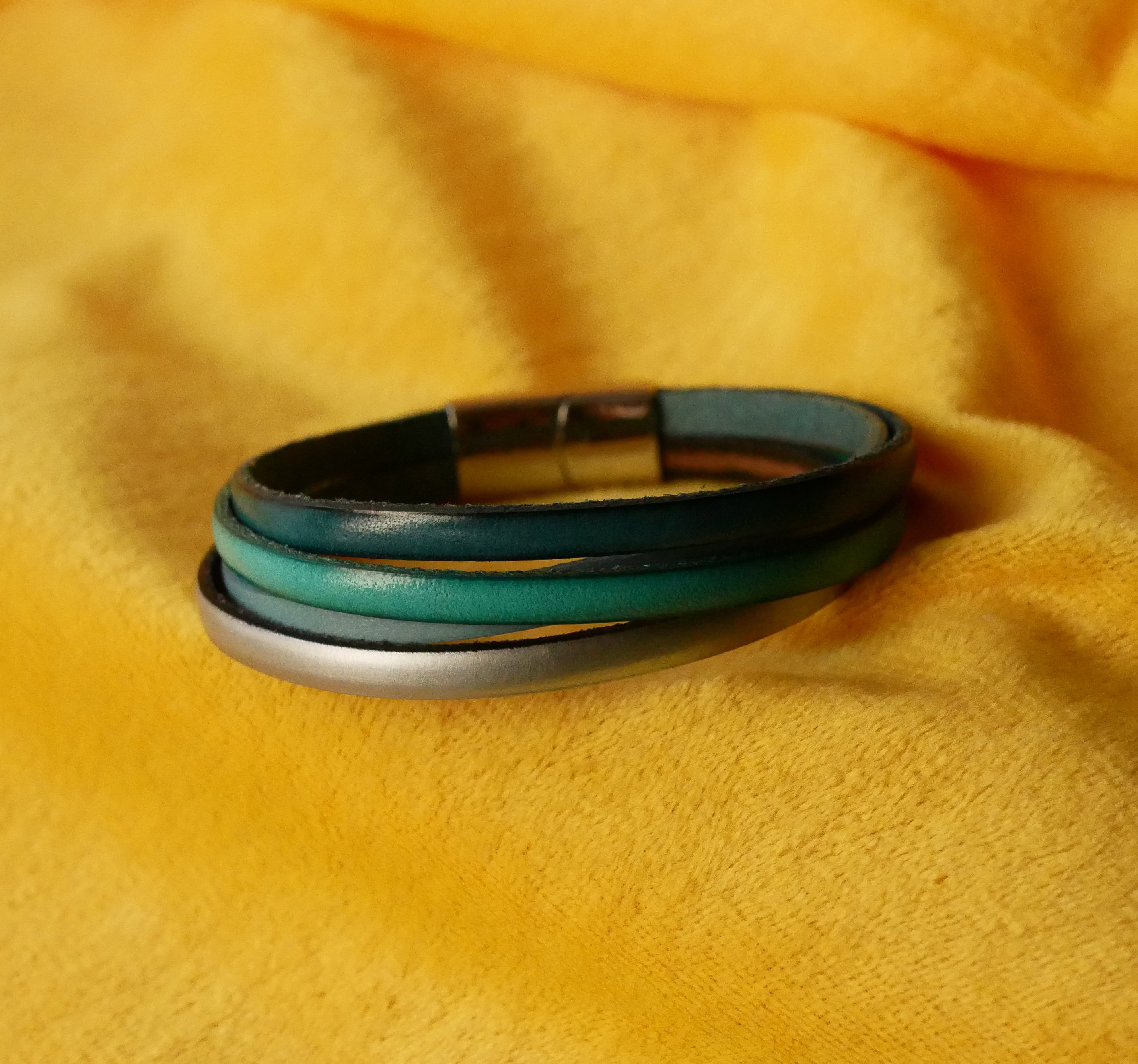 Manchetarmband met 4 turquoise ledersoorten