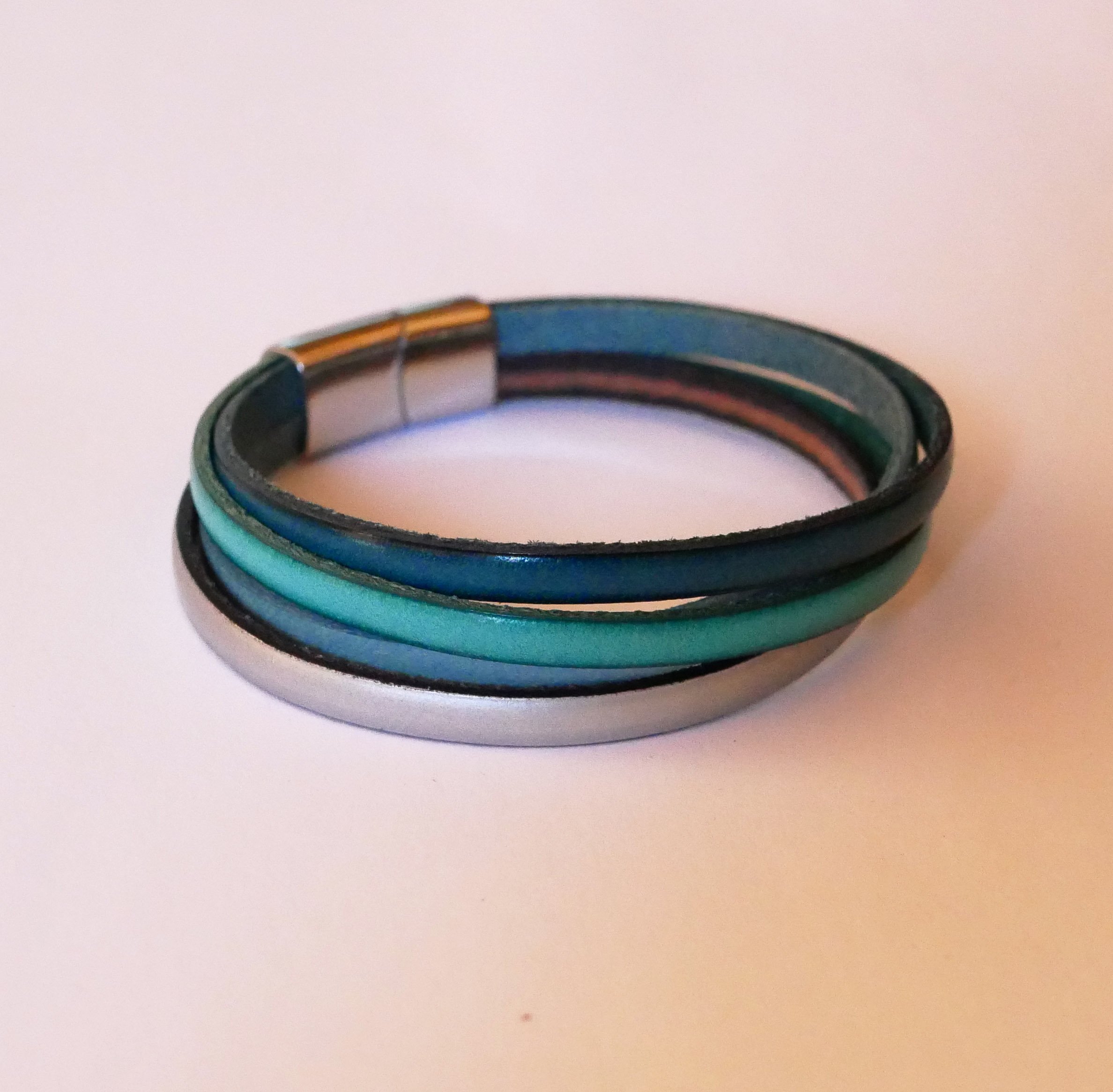 Manchetarmband met 4 turquoise ledersoorten