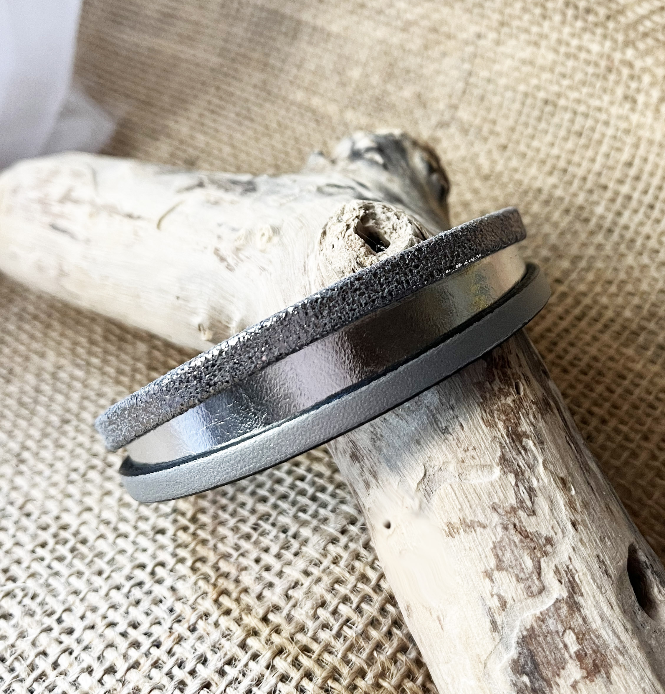 Bracelet manchette femme aux 3 cuirs argenté et gris fermoir à extension