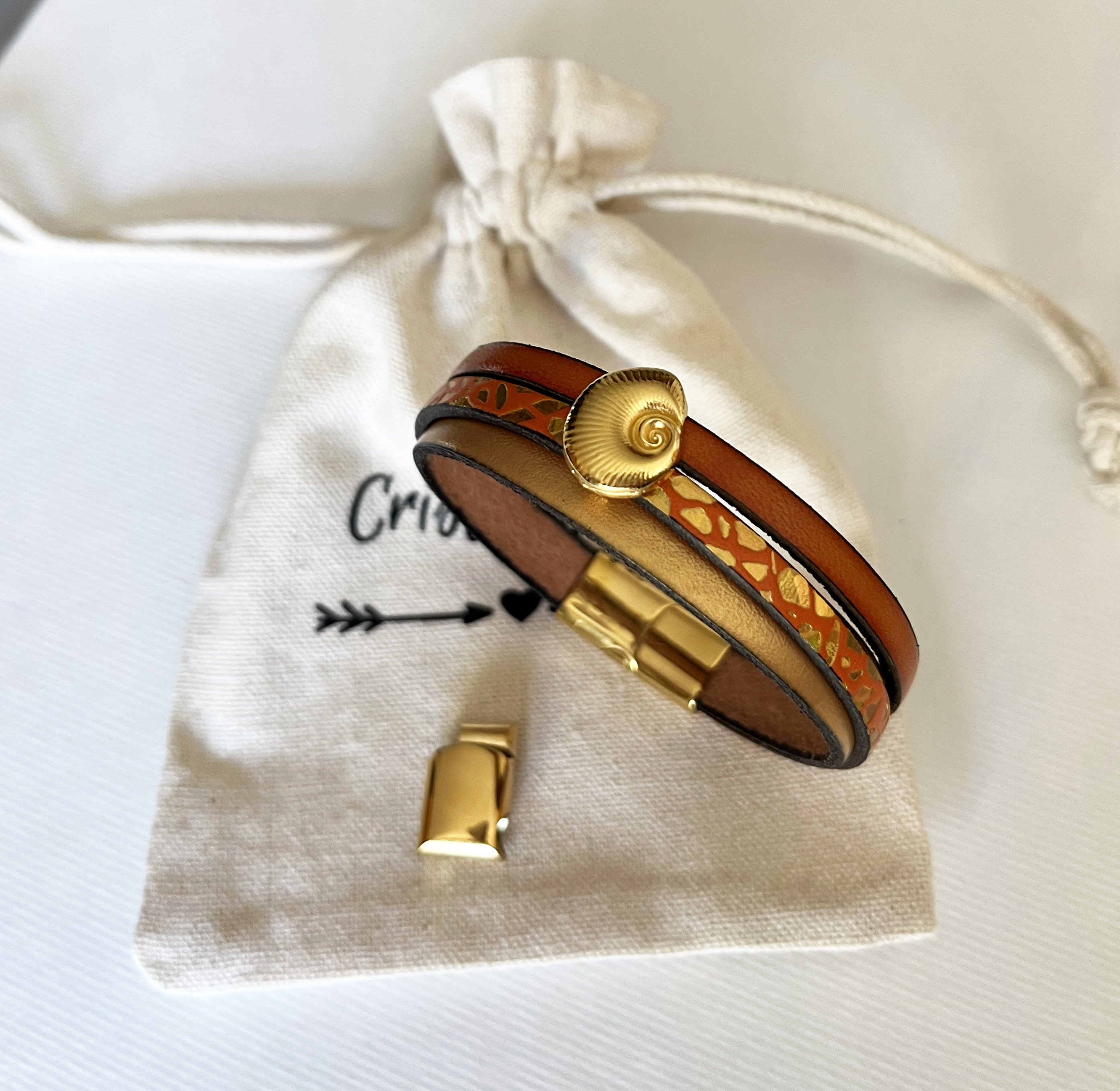 Gouden manchetarmband voor dames Gouden en oranje schelp