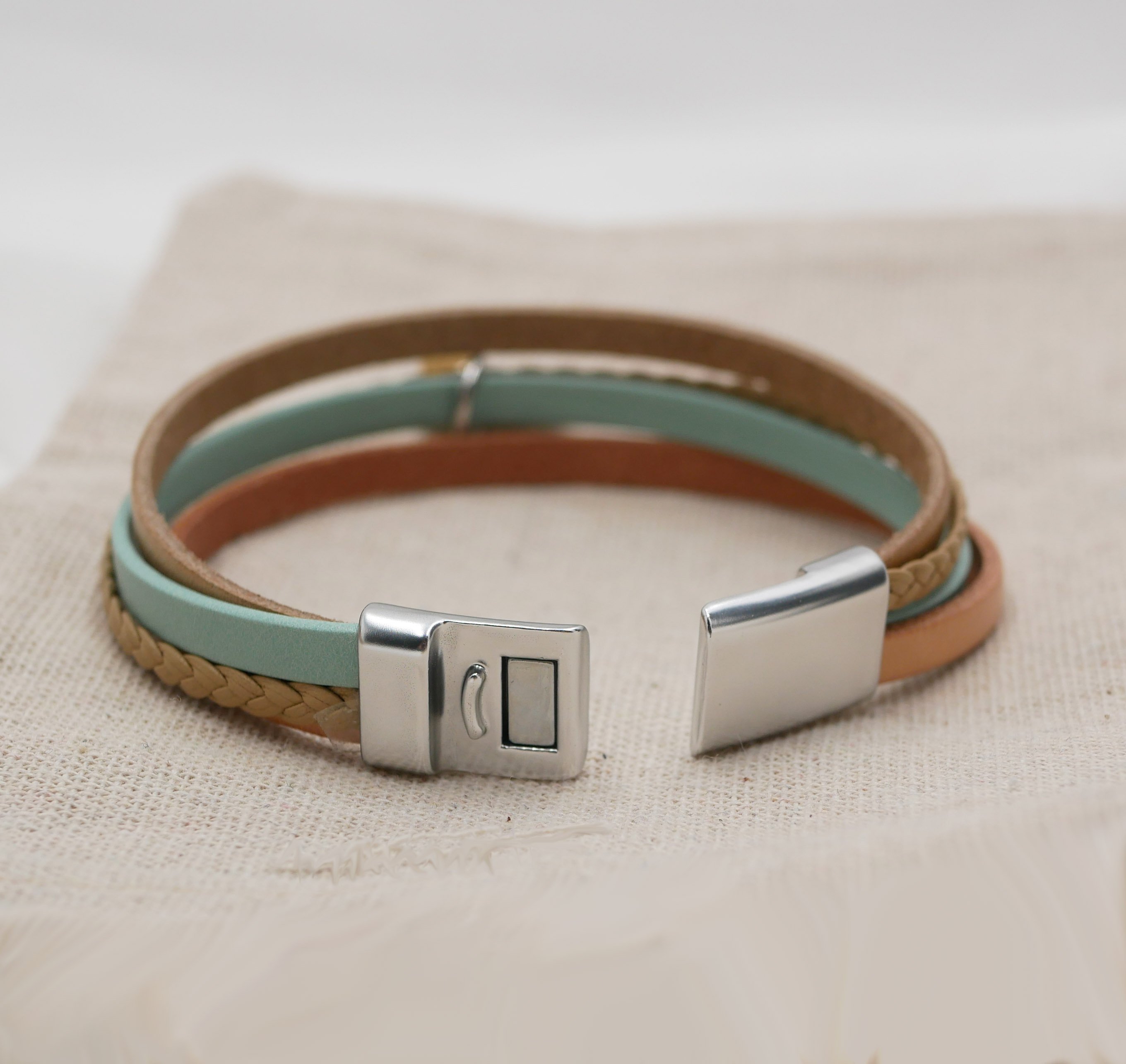 Multi-lederen dames manchet armband Zand beige hanger naar keuze