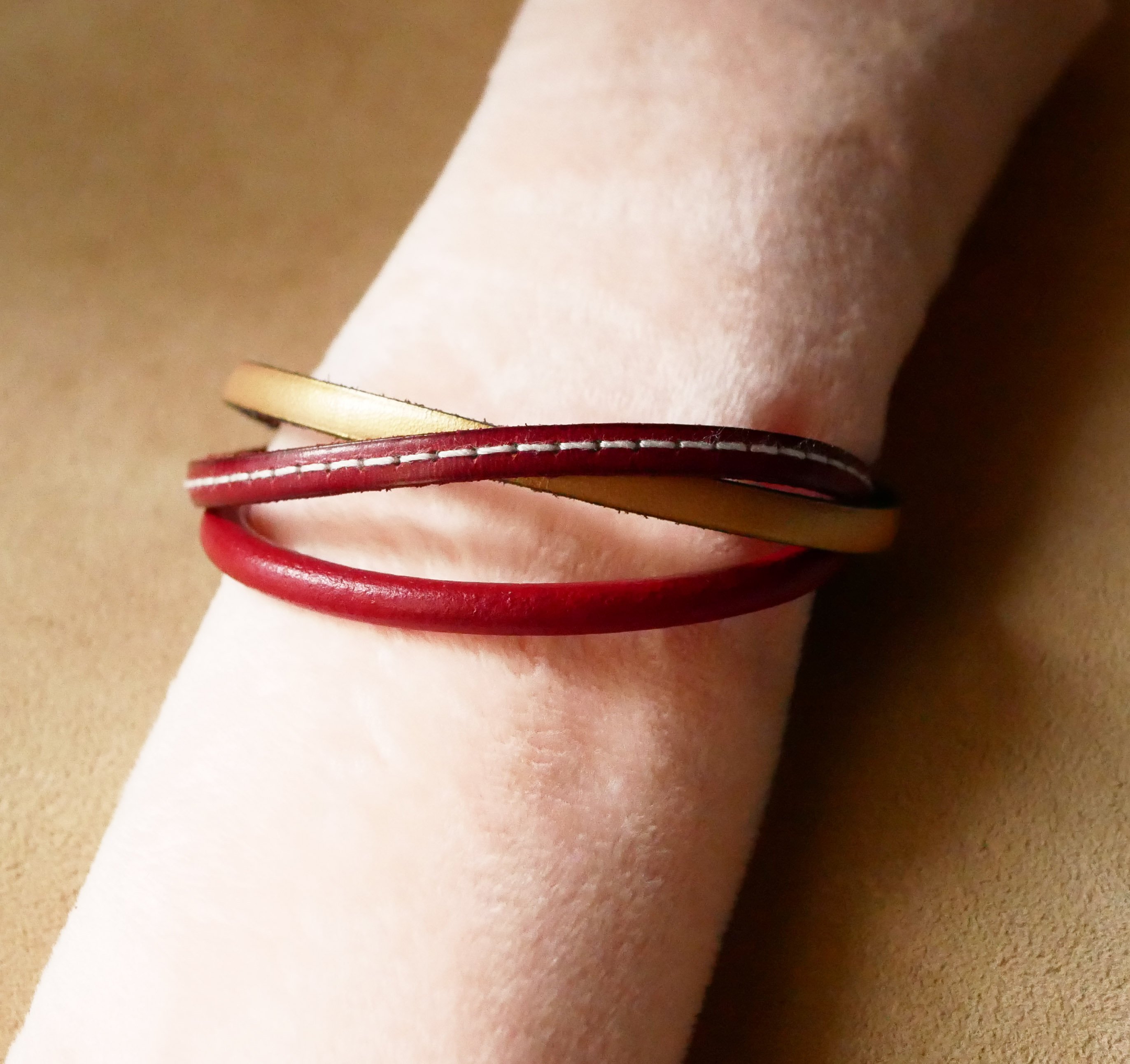 Rood en gouden multileren dames manchet armband